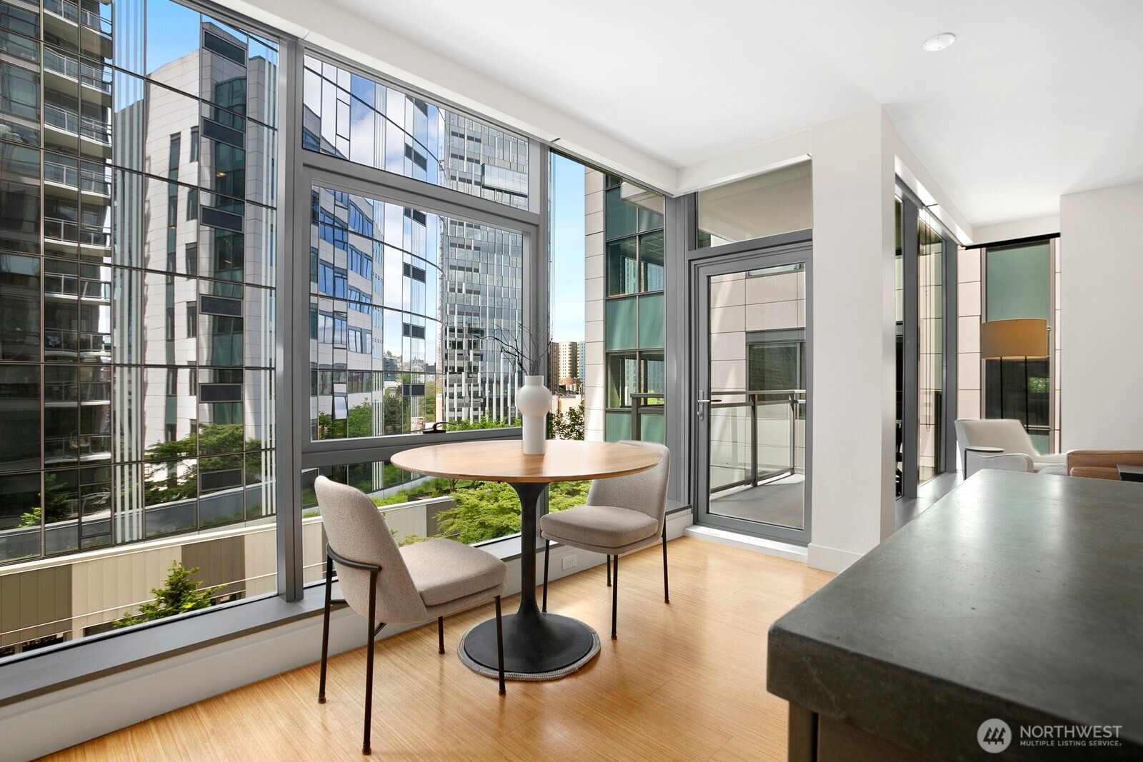 820 Blanchard Street #910, Seattle, WA 98121
