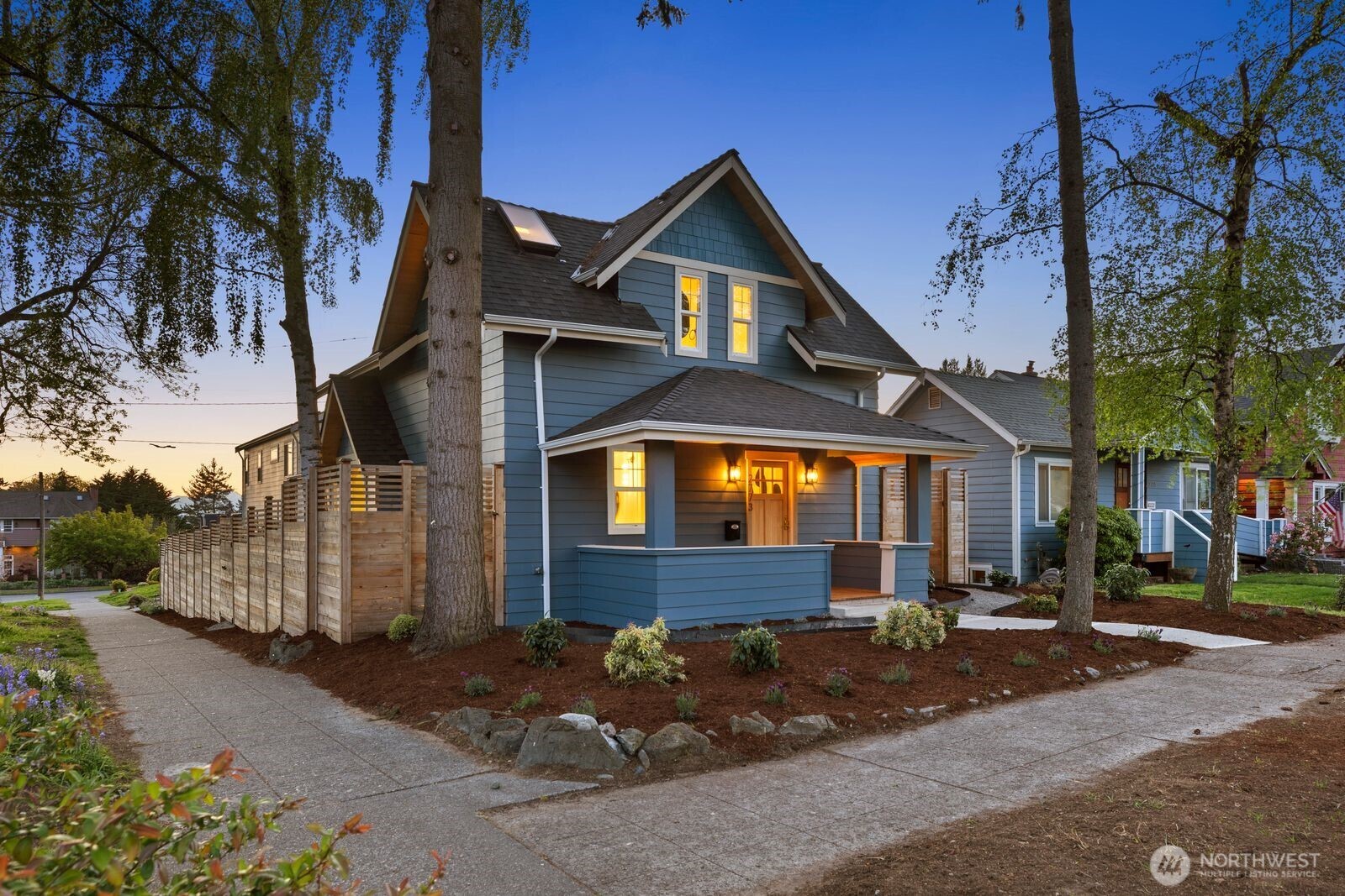 2773 44th Avenue SW #A, Seattle, WA 98116-2408