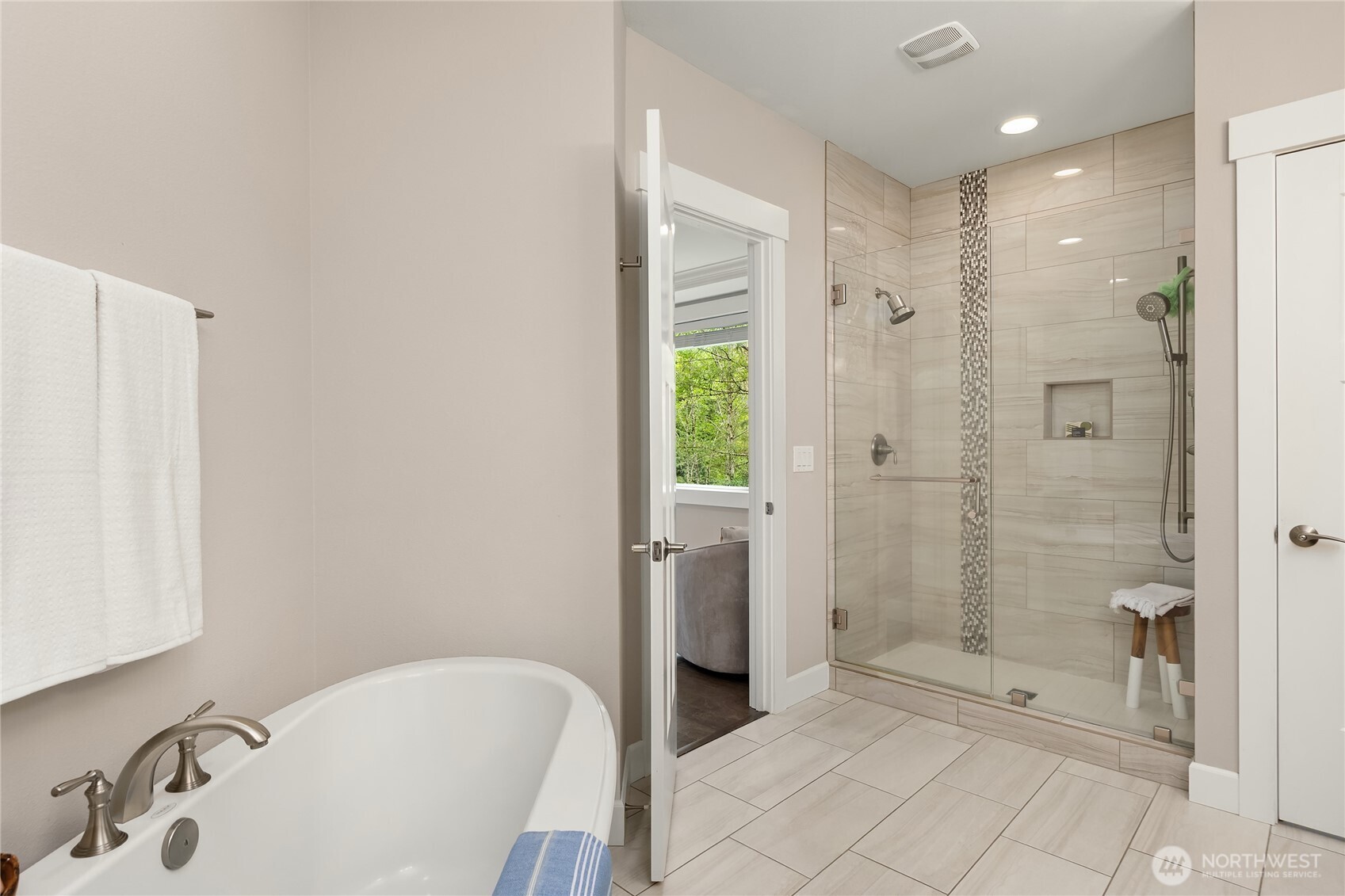 6903 NE New Brooklyn Road , Bainbridge Island, WA 98110