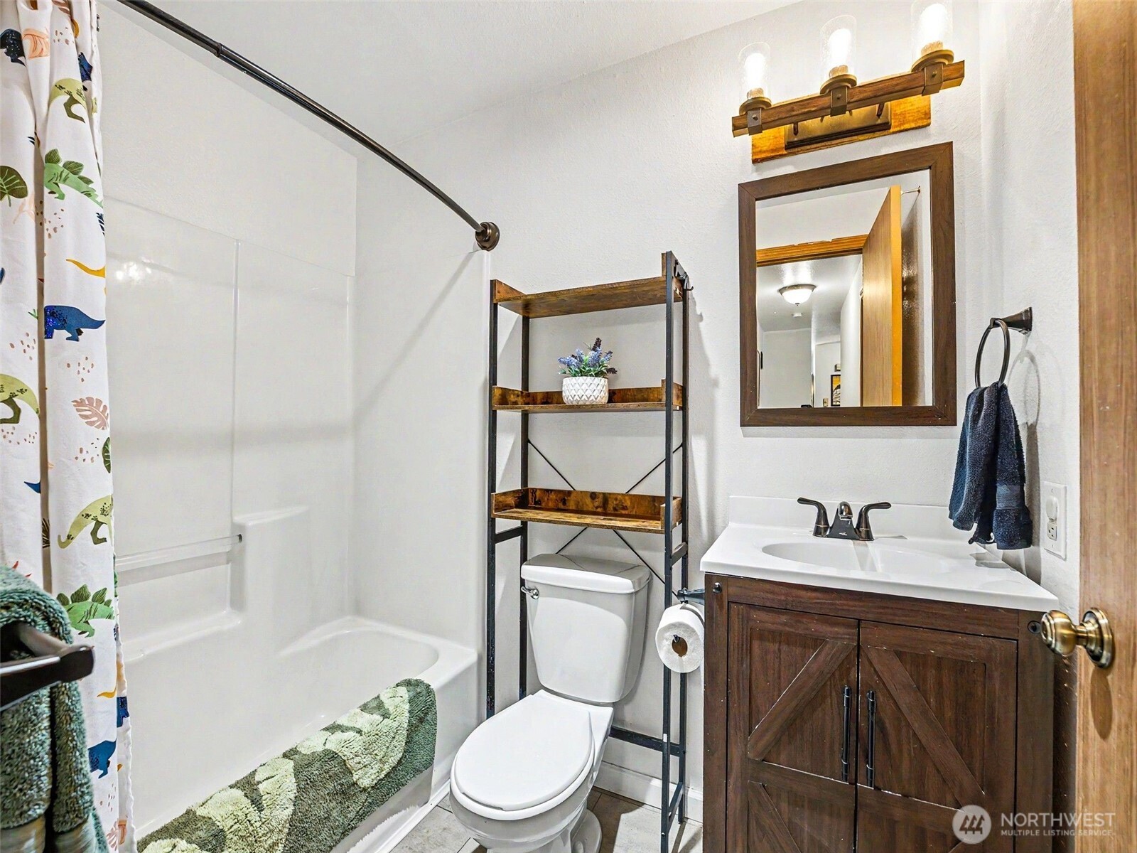 444 Volesky Drive SE, Rainier, WA 98576
