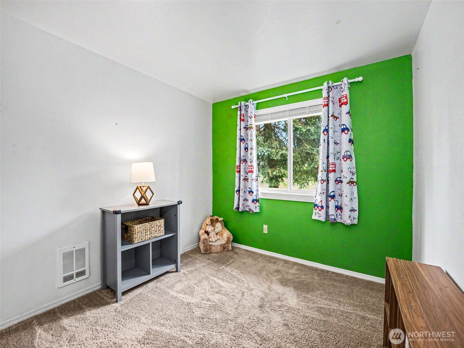 444 Volesky Drive SE, Rainier, WA 98576