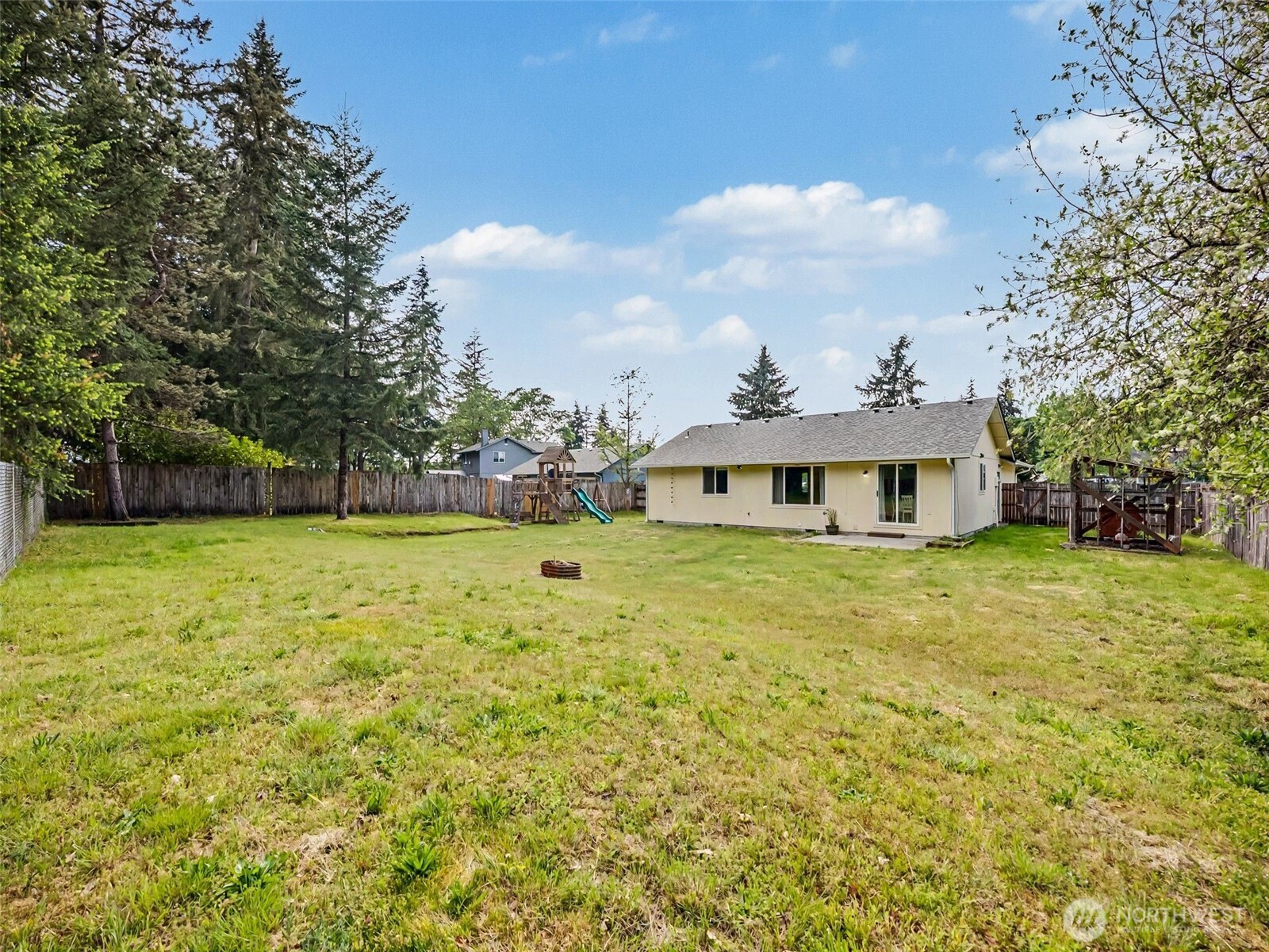 444 Volesky Drive SE, Rainier, WA 98576
