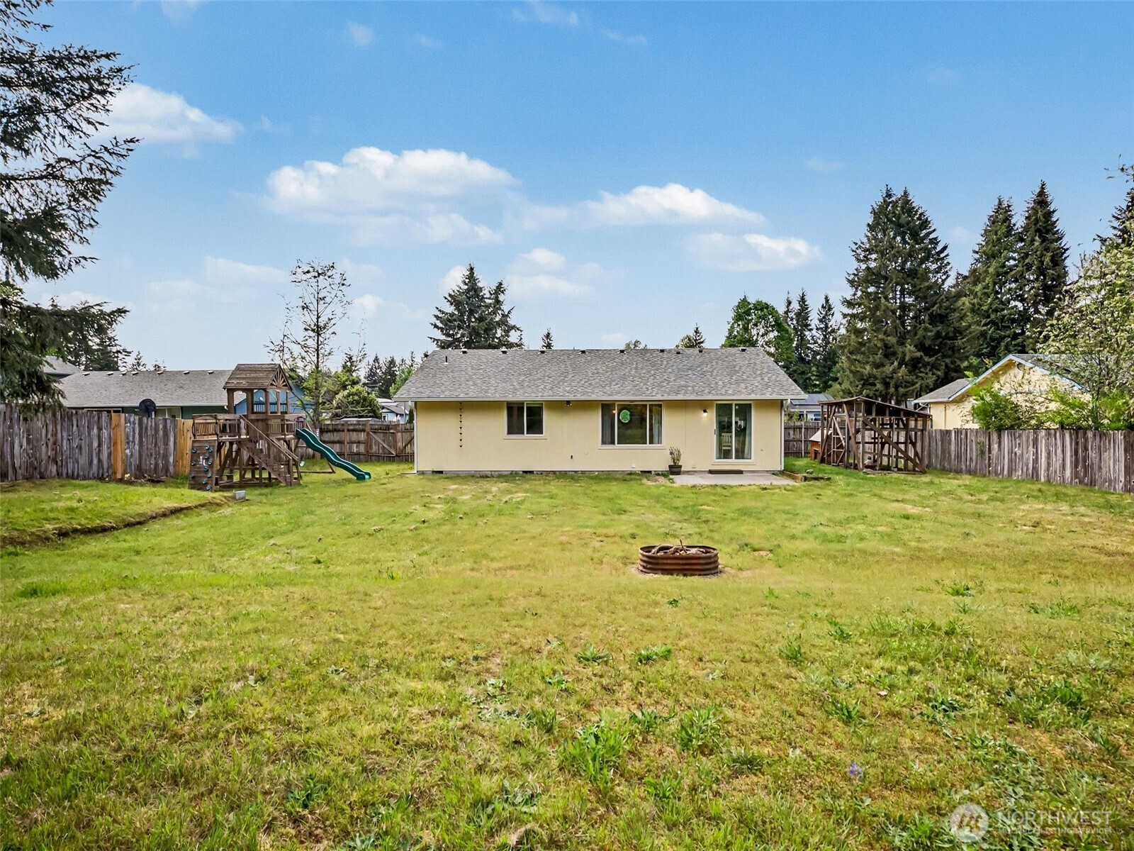 444 Volesky Drive SE, Rainier, WA 98576