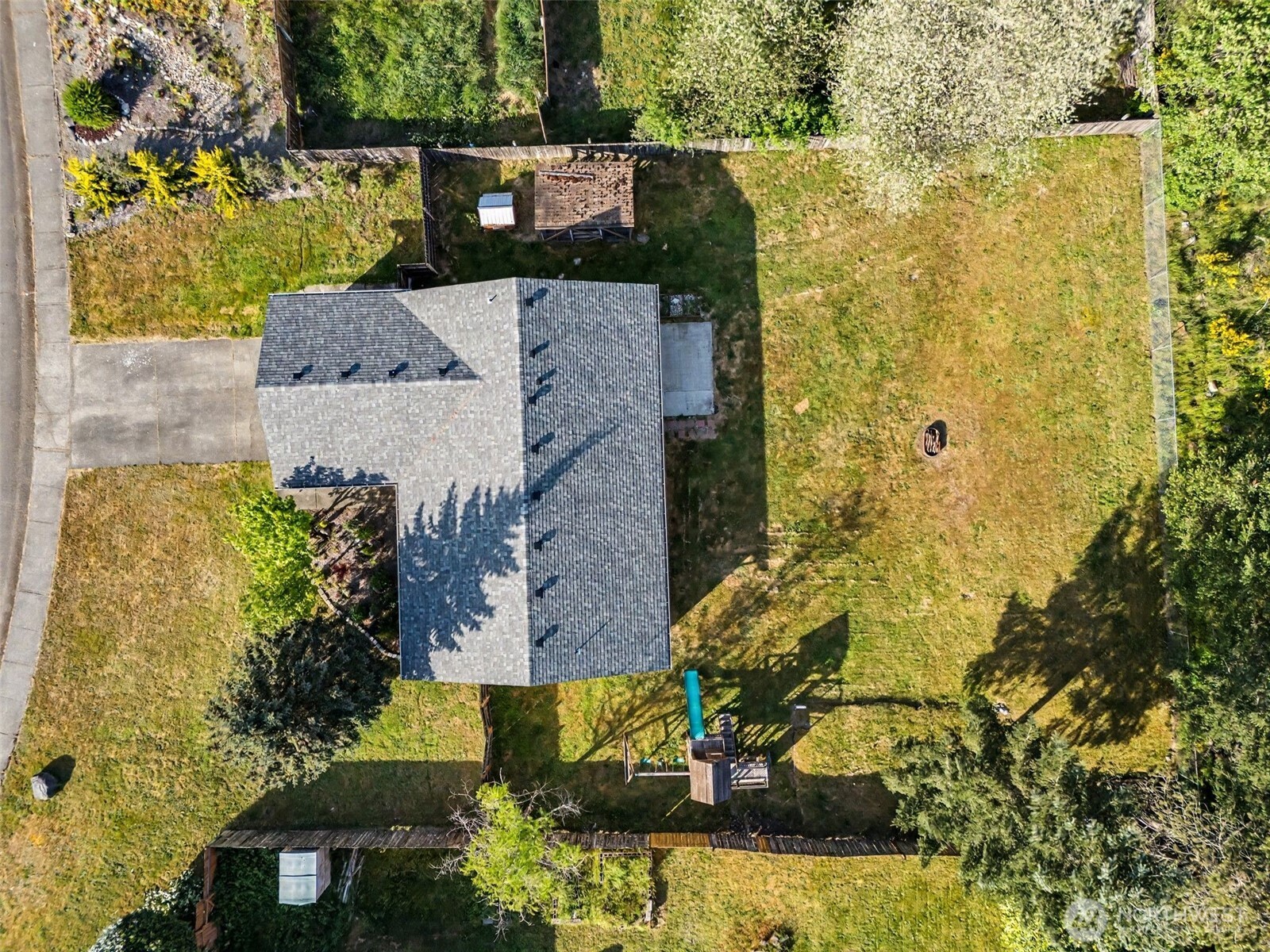 444 Volesky Drive SE, Rainier, WA 98576