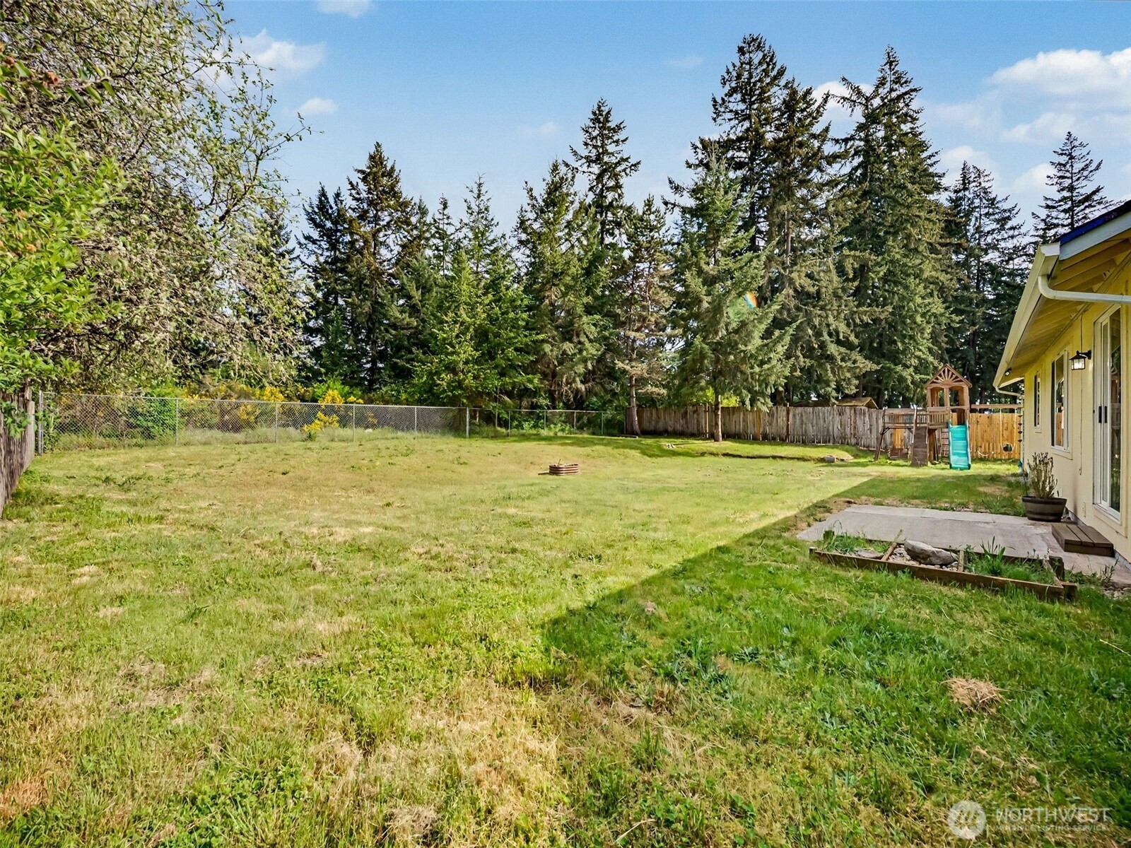 444 Volesky Drive SE, Rainier, WA 98576