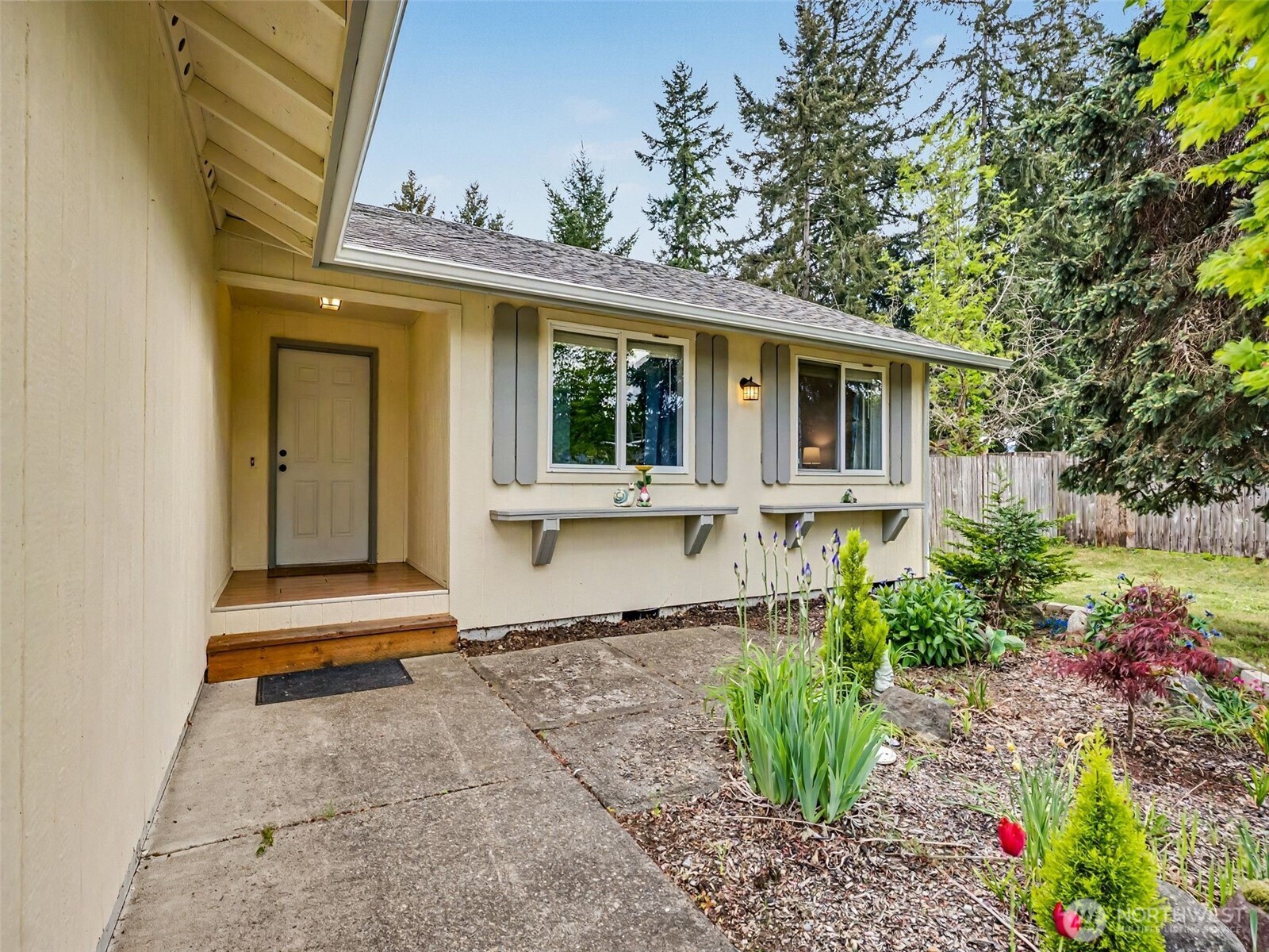 444 Volesky Drive SE, Rainier, WA 98576