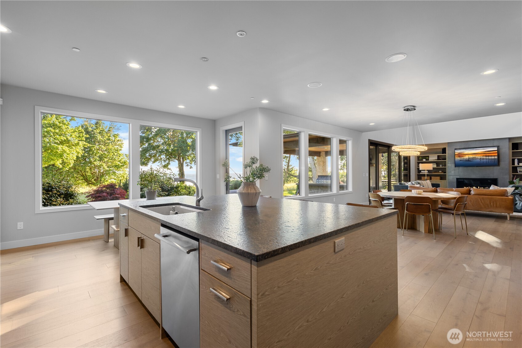 946 7th Court , Fox Island, WA 98333