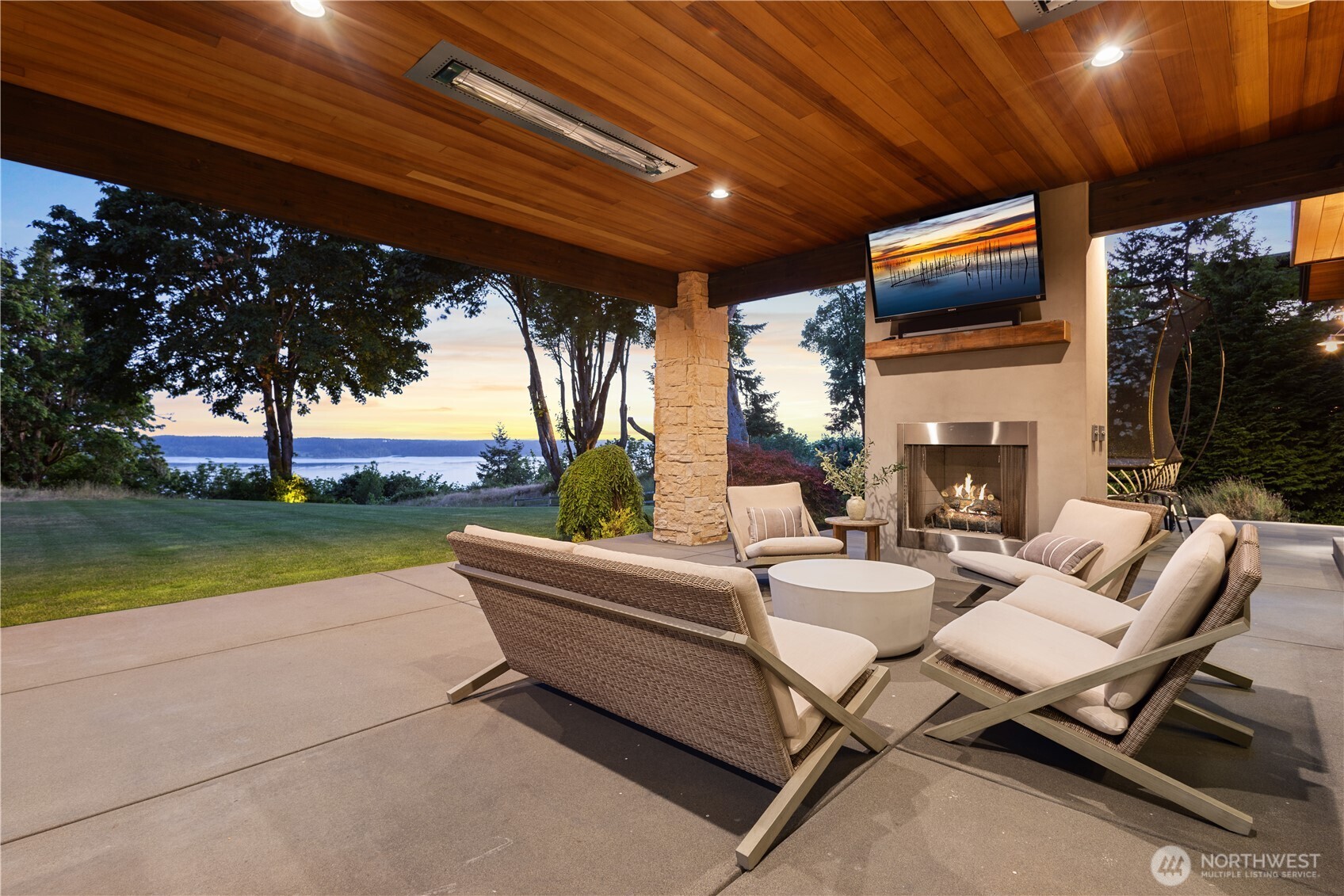 946 7th Court , Fox Island, WA 98333