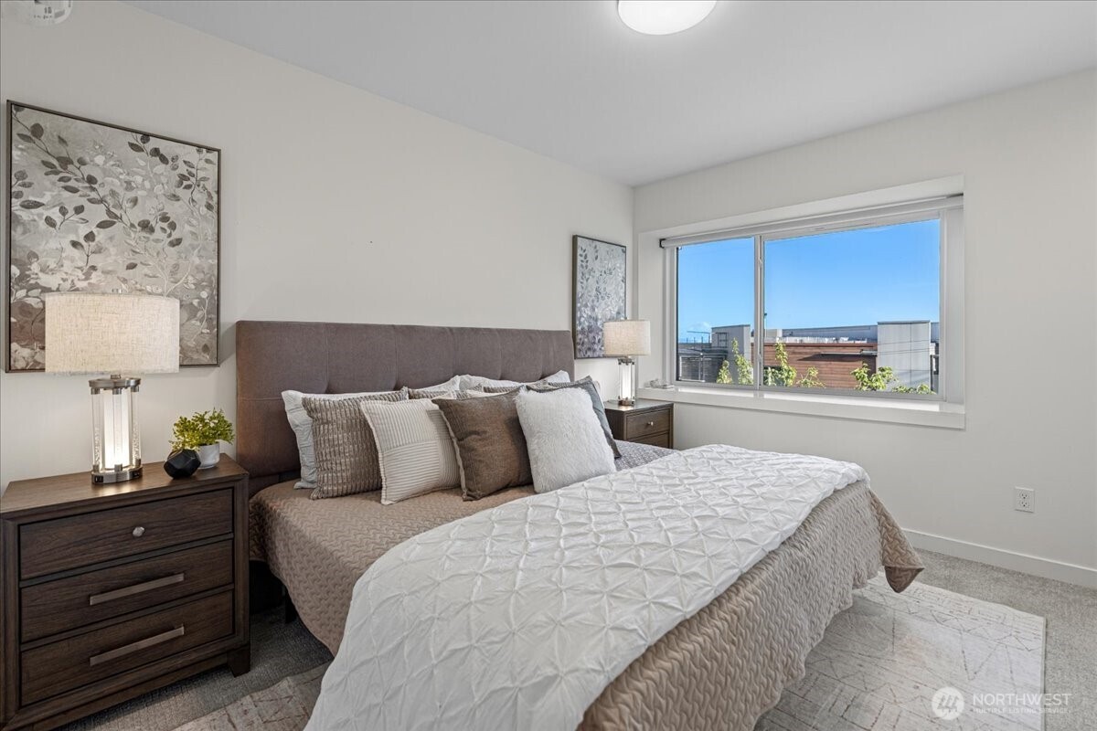 2310 W Newton Street , Seattle, WA 98199