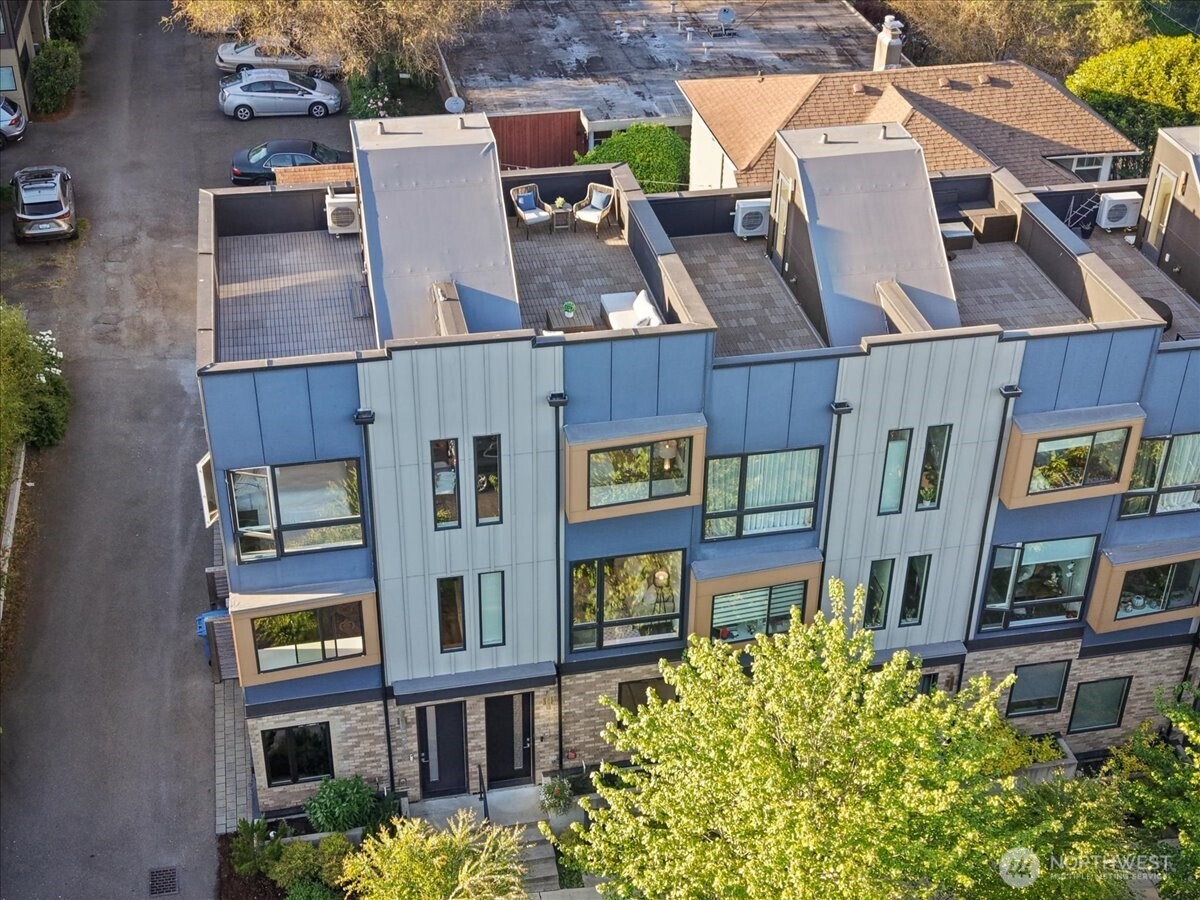 2310 W Newton Street , Seattle, WA 98199