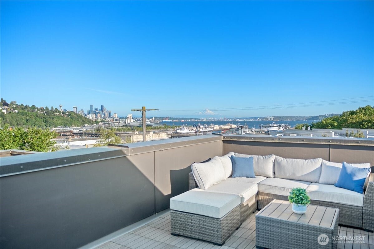 2310 W Newton Street , Seattle, WA 98199
