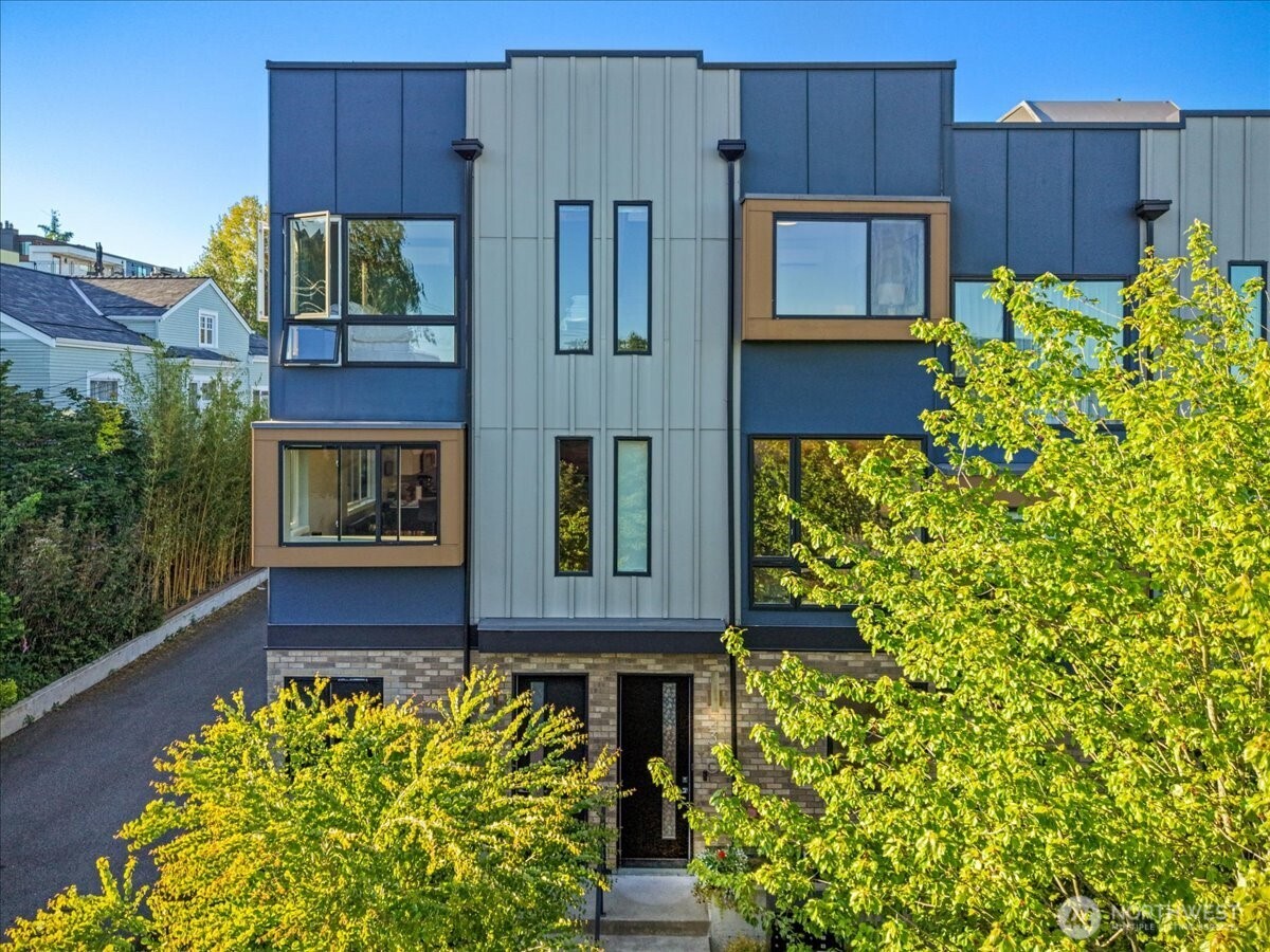 2310 W Newton Street , Seattle, WA 98199