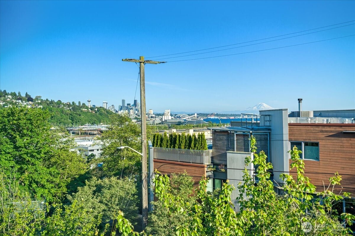 2310 W Newton Street , Seattle, WA 98199
