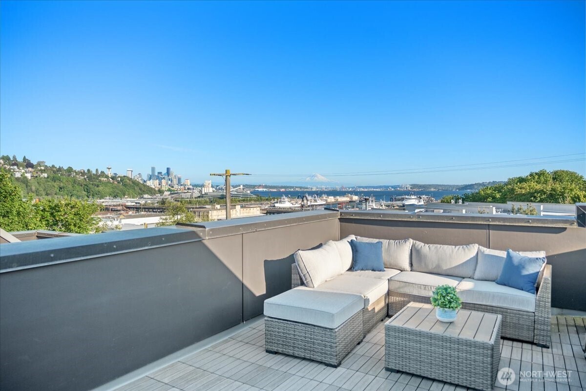 2310 W Newton Street , Seattle, WA 98199
