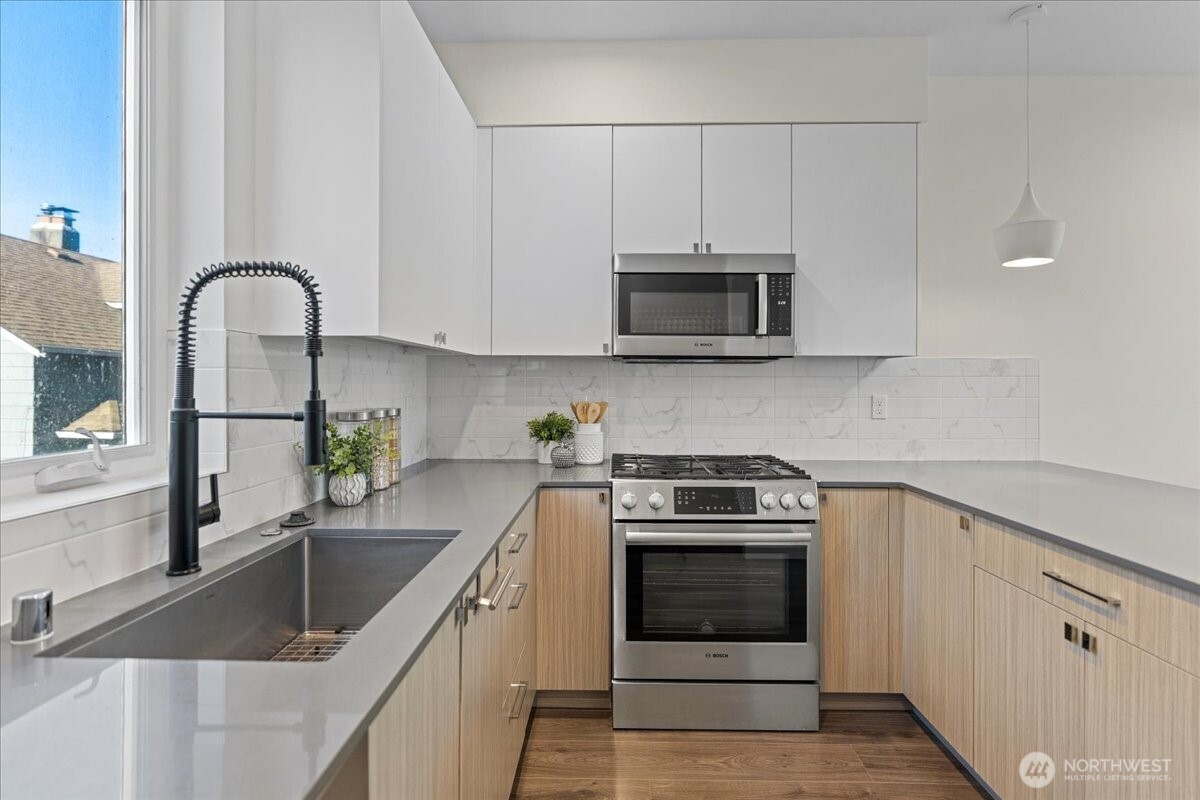 2310 W Newton Street , Seattle, WA 98199