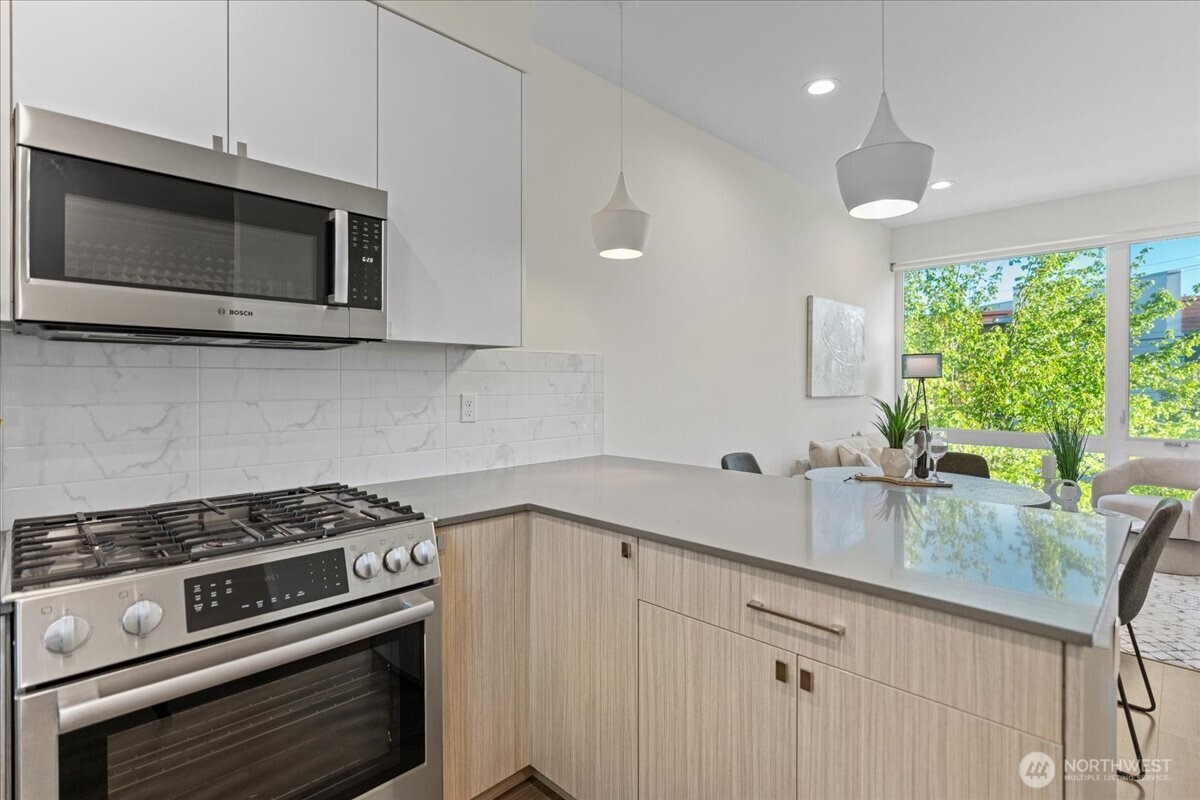2310 W Newton Street , Seattle, WA 98199