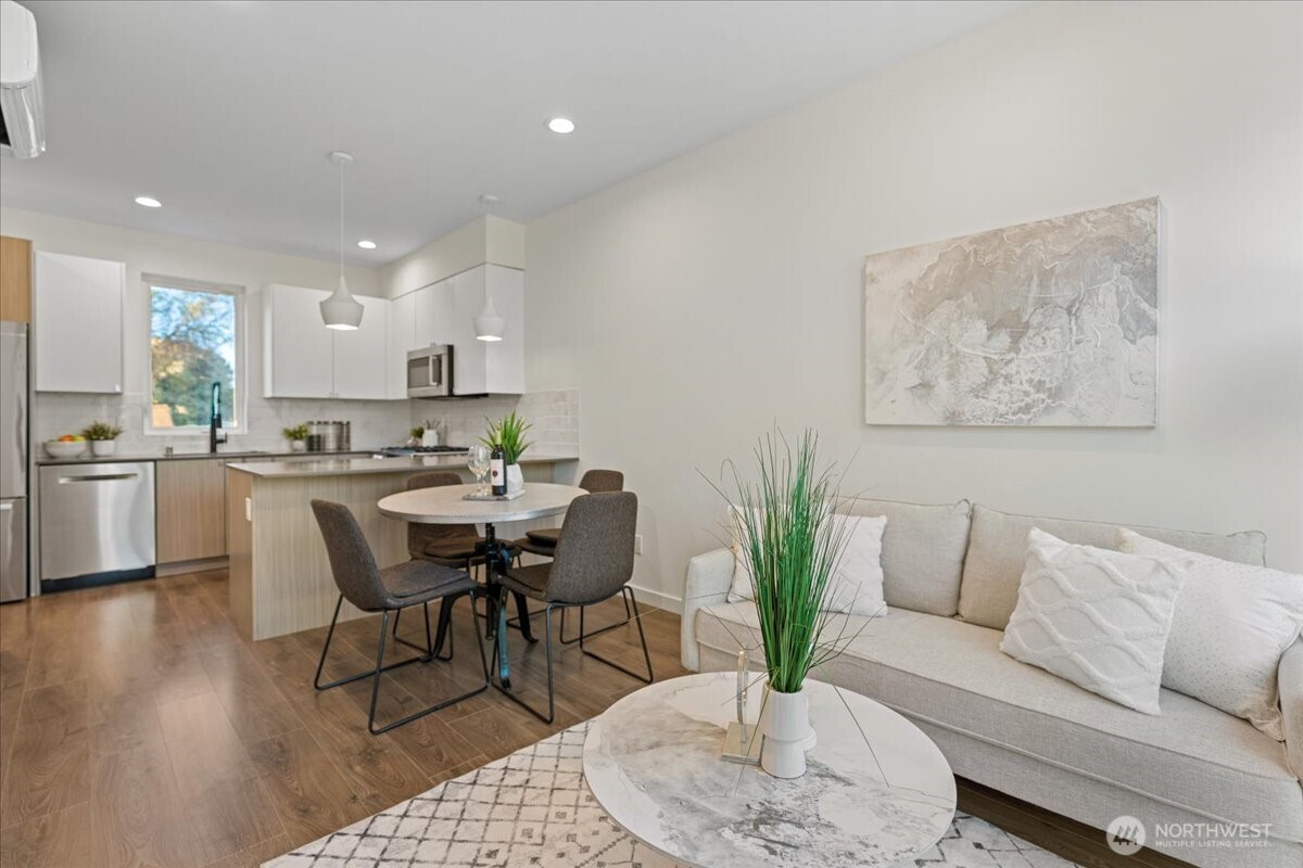 2310 W Newton Street , Seattle, WA 98199