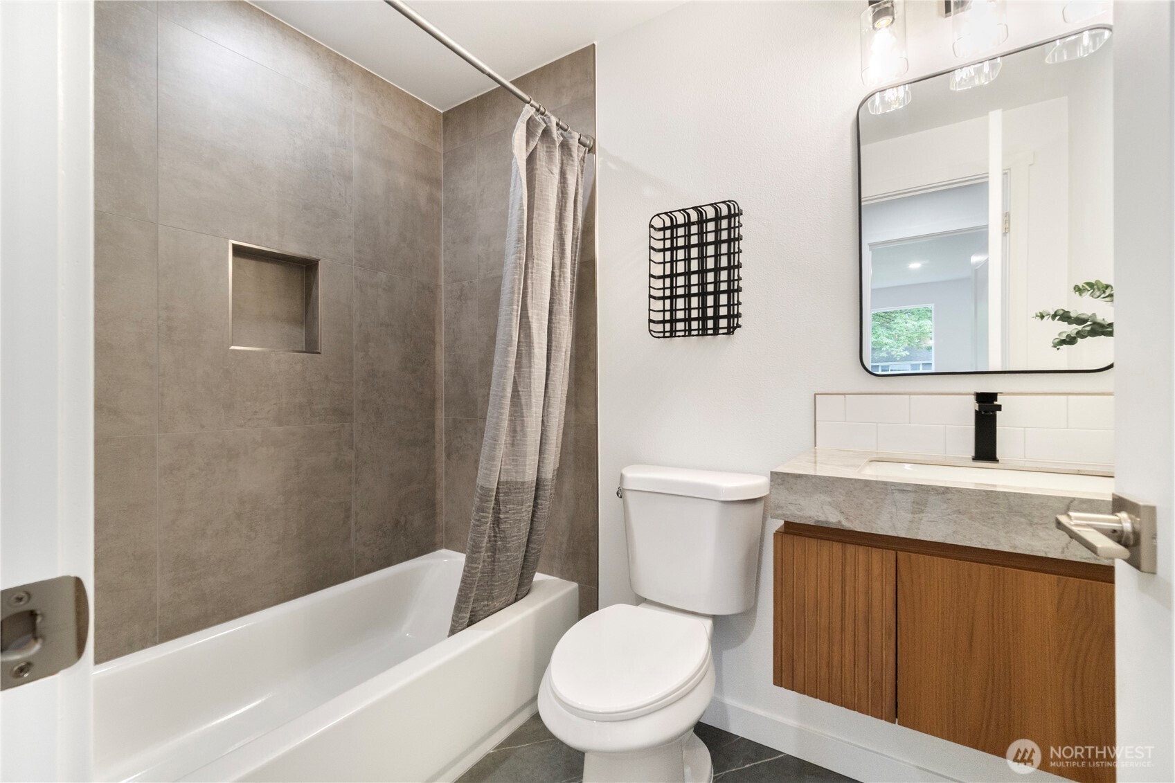 5615 S 305th Street , Auburn, WA 98001