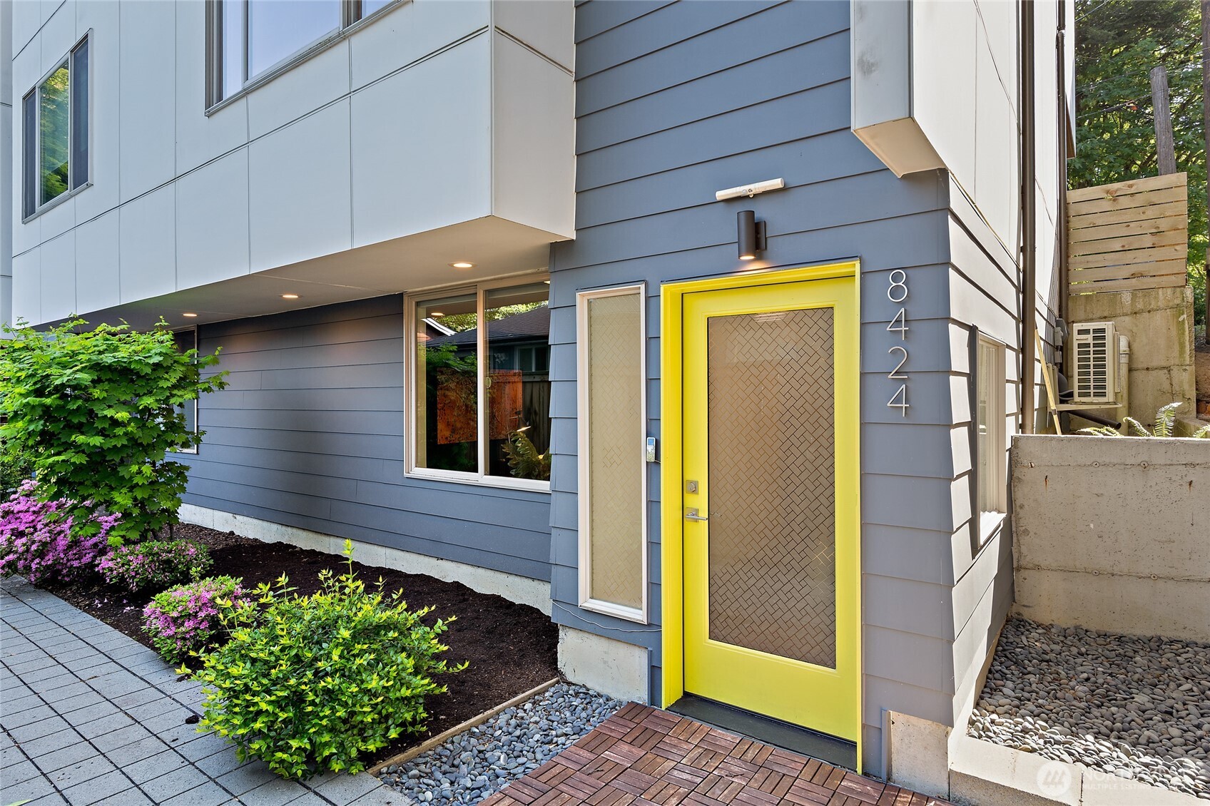 8424 24th Avenue SW, Seattle, WA 98106
