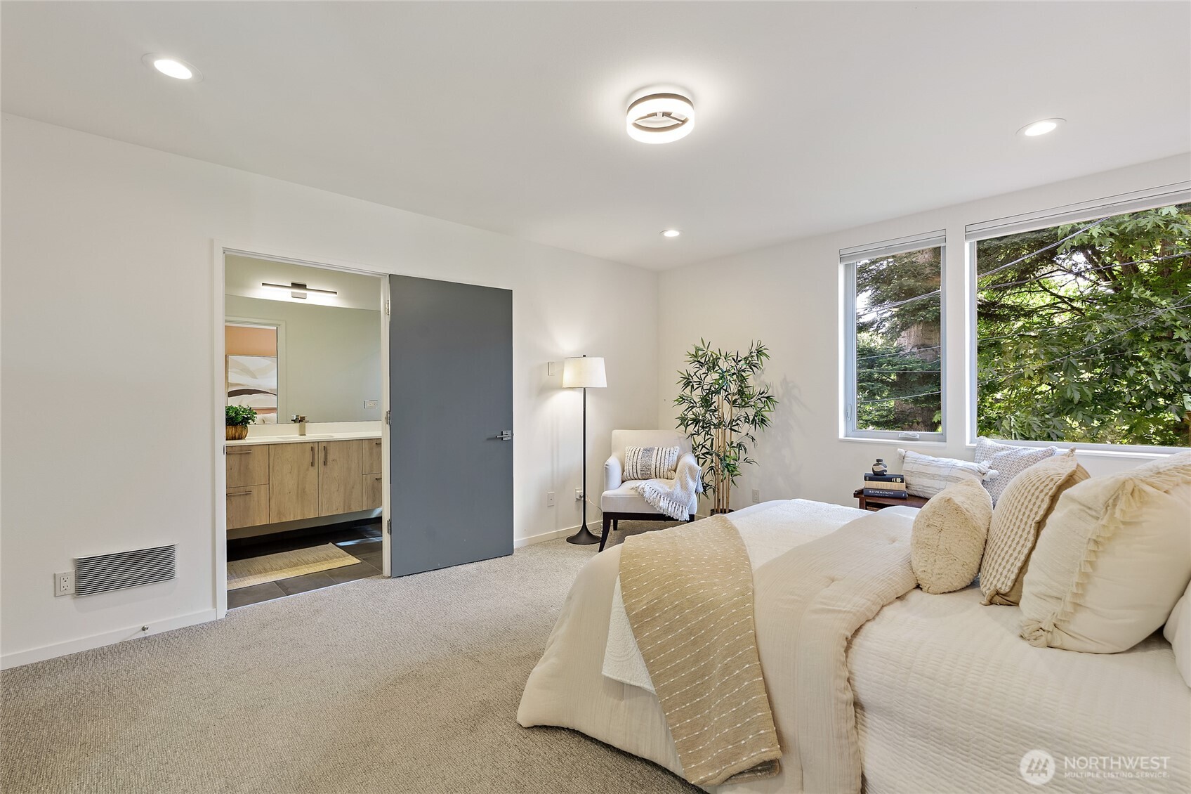 8424 24th Avenue SW, Seattle, WA 98106
