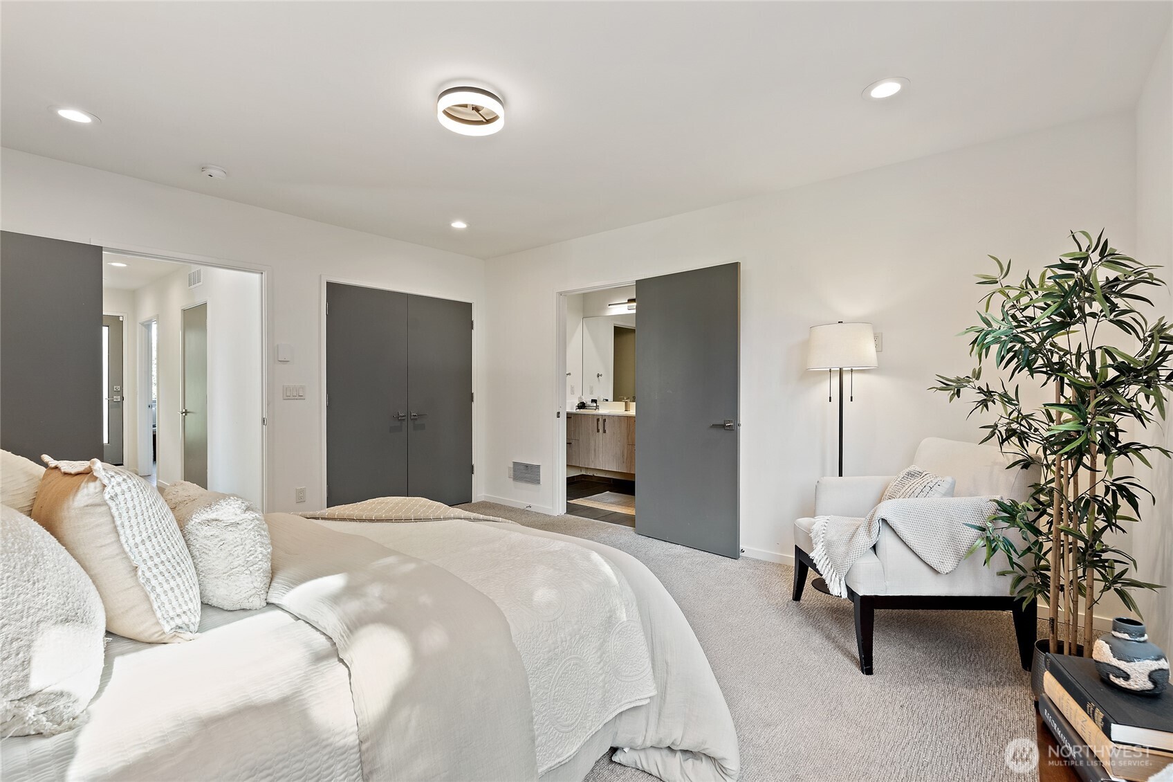 8424 24th Avenue SW, Seattle, WA 98106