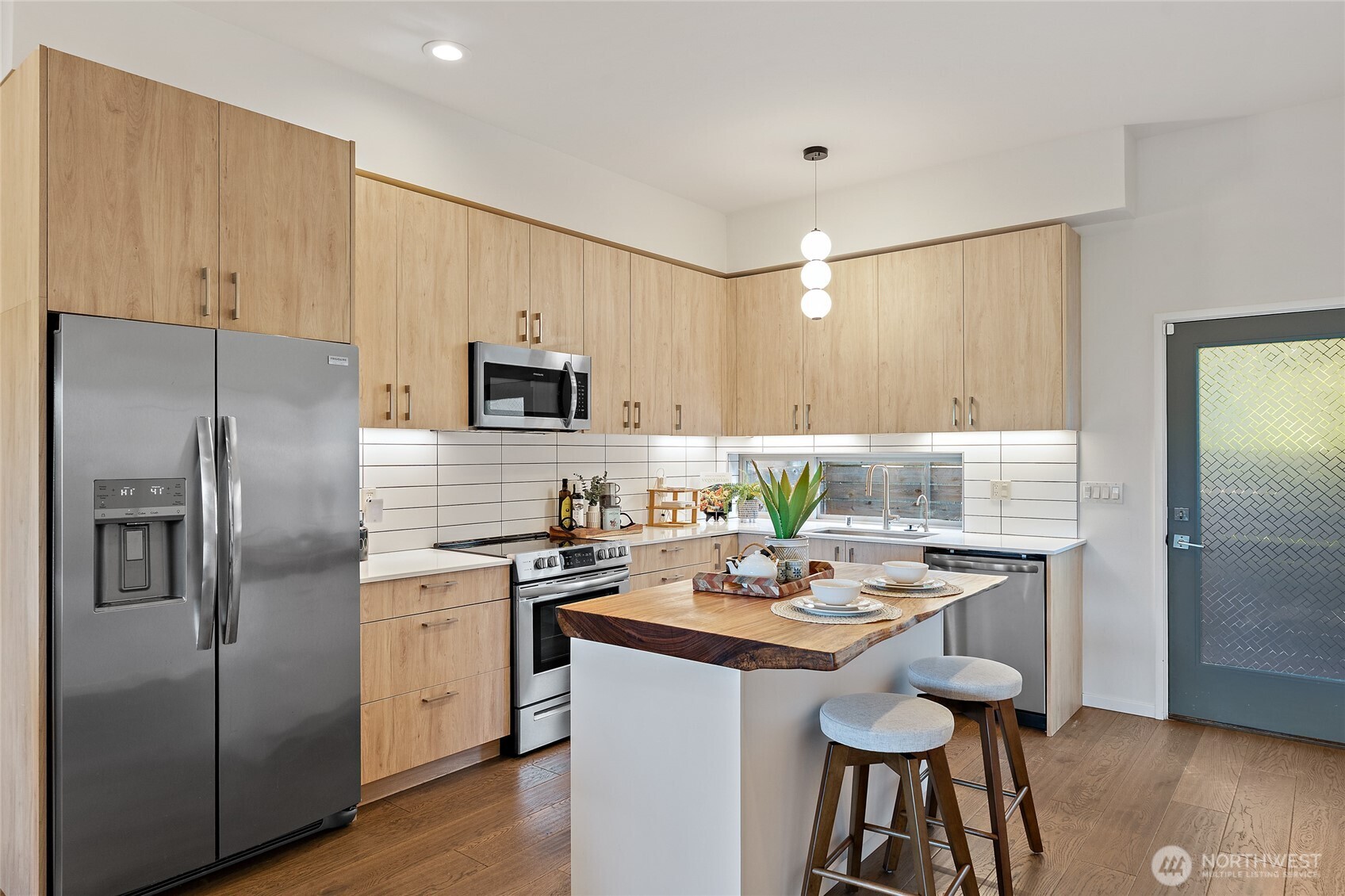 8424 24th Avenue SW, Seattle, WA 98106