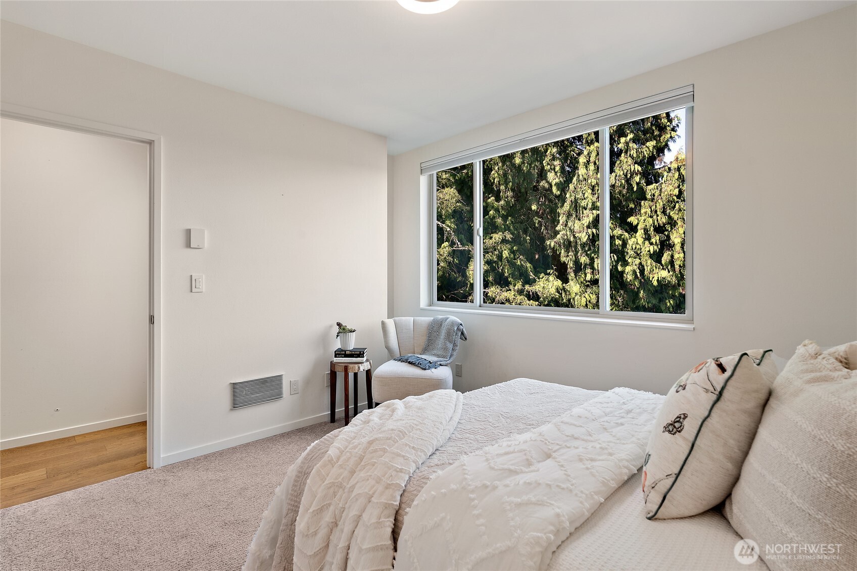 8424 24th Avenue SW, Seattle, WA 98106