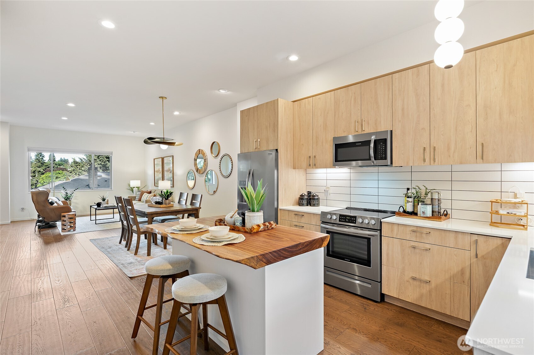 8424 24th Avenue SW, Seattle, WA 98106