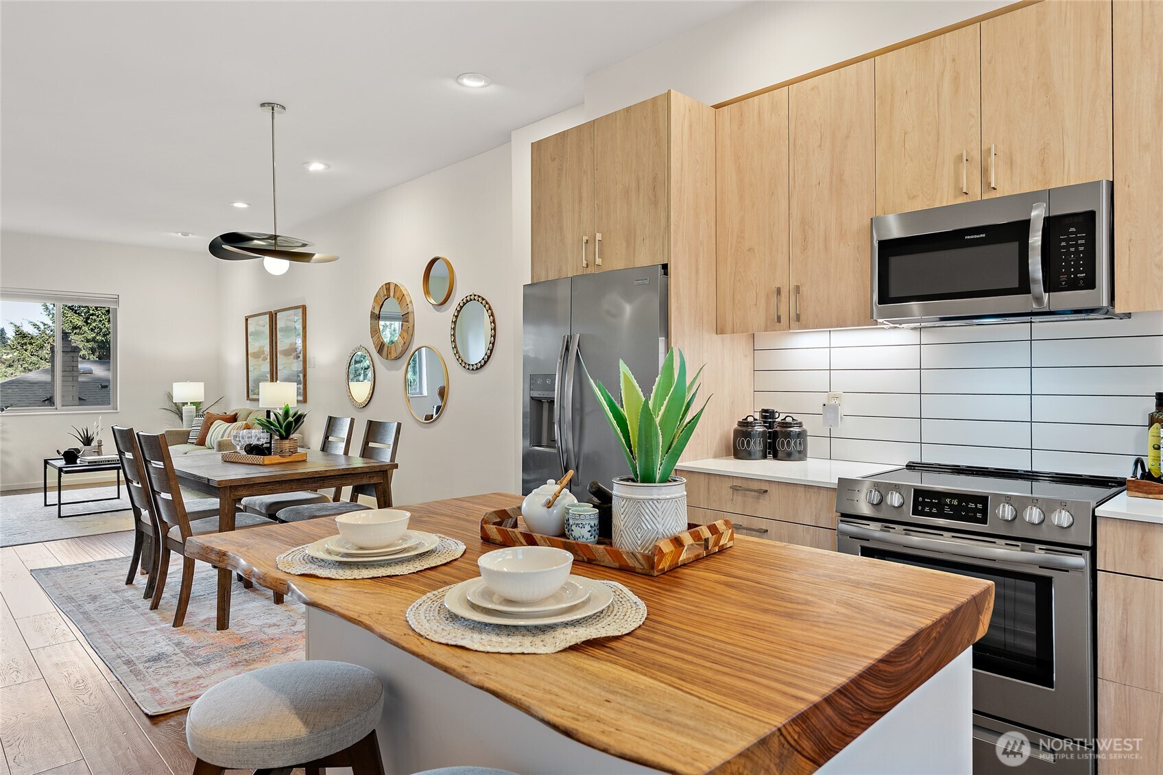 8424 24th Avenue SW, Seattle, WA 98106
