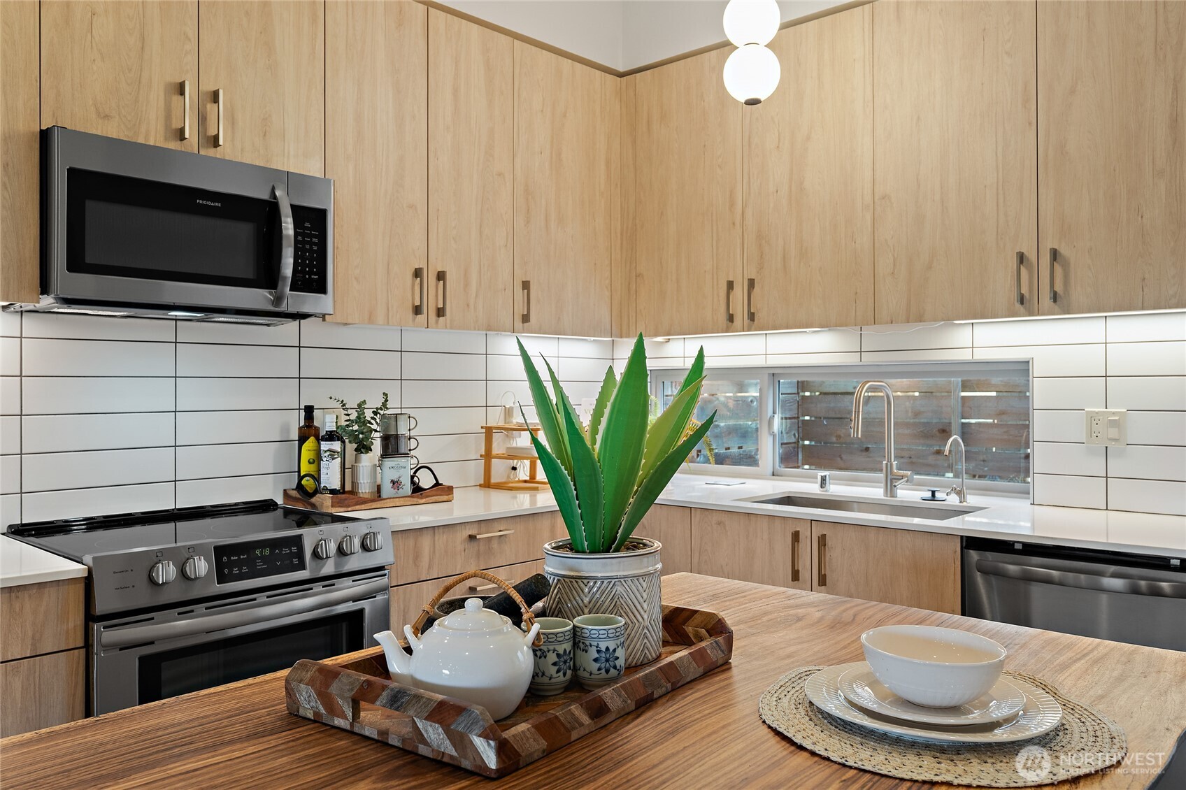 8424 24th Avenue SW, Seattle, WA 98106