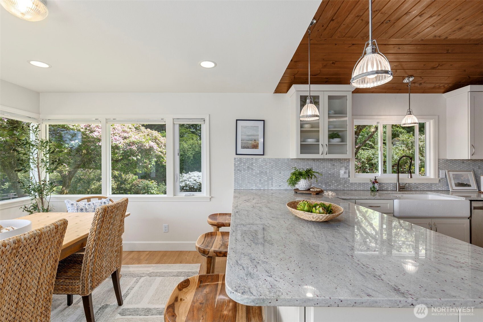 5930 Rose Loop NE, Bainbridge Island, WA 98110