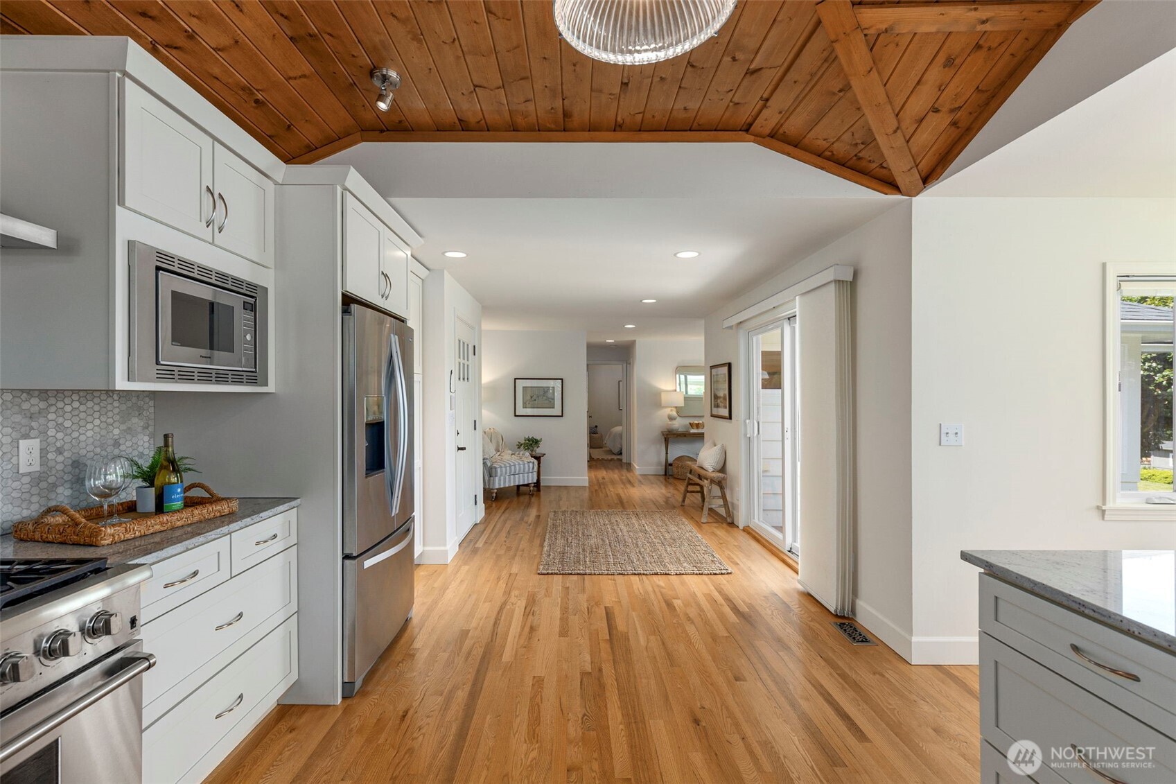 5930 Rose Loop NE, Bainbridge Island, WA 98110