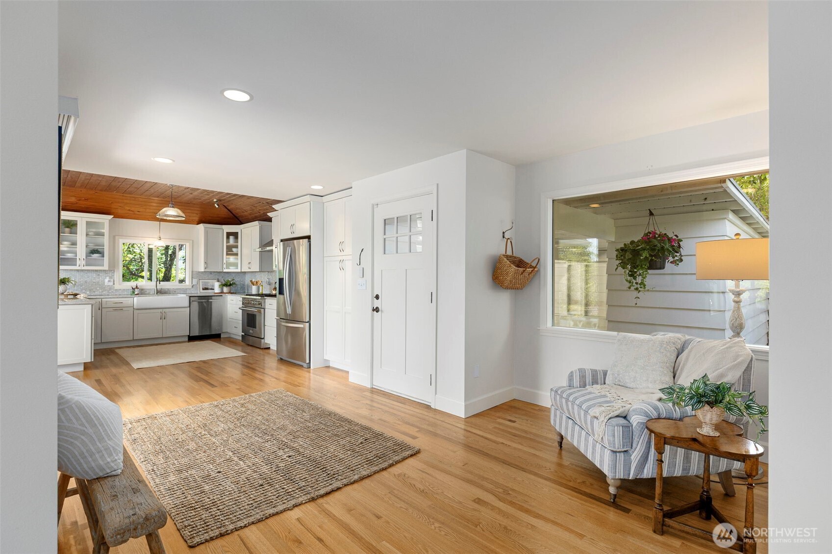 5930 Rose Loop NE, Bainbridge Island, WA 98110