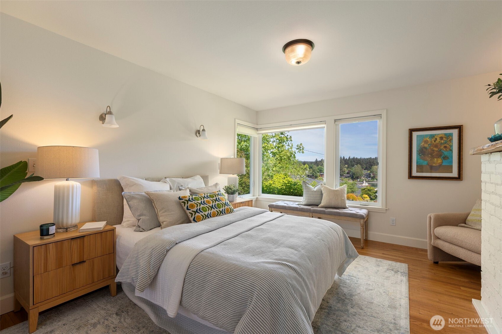 5930 Rose Loop NE, Bainbridge Island, WA 98110
