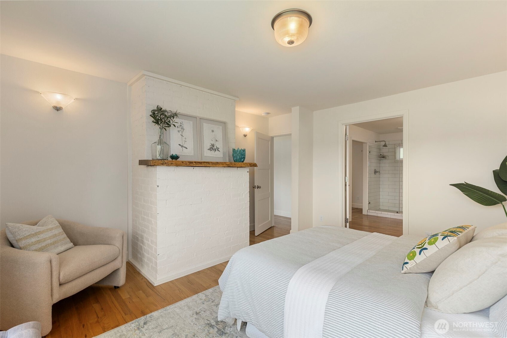 5930 Rose Loop NE, Bainbridge Island, WA 98110