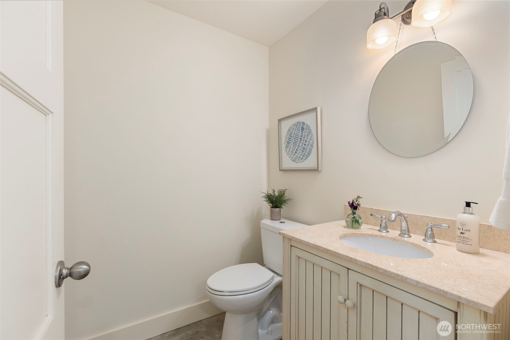 5930 Rose Loop NE, Bainbridge Island, WA 98110