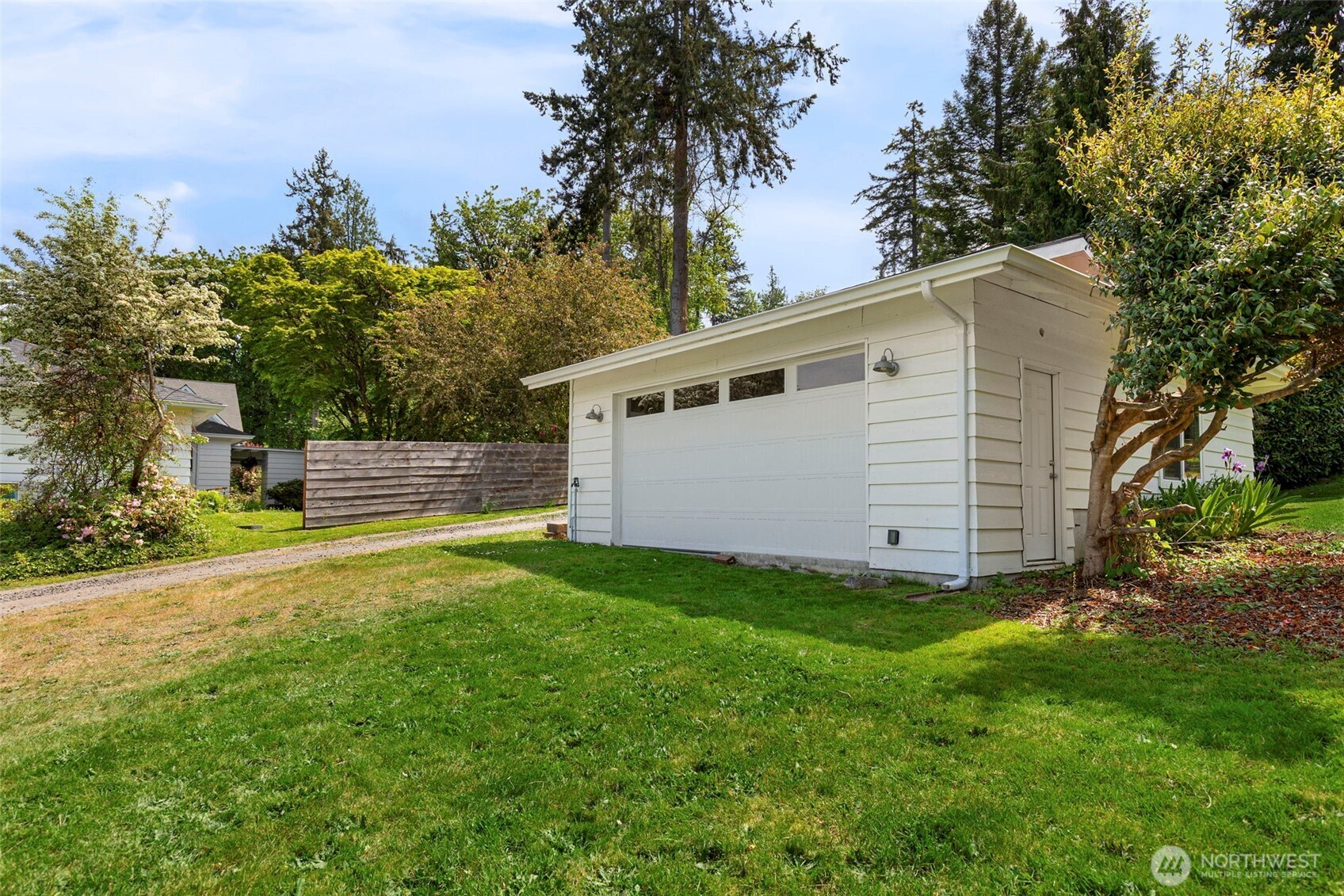 5930 Rose Loop NE, Bainbridge Island, WA 98110