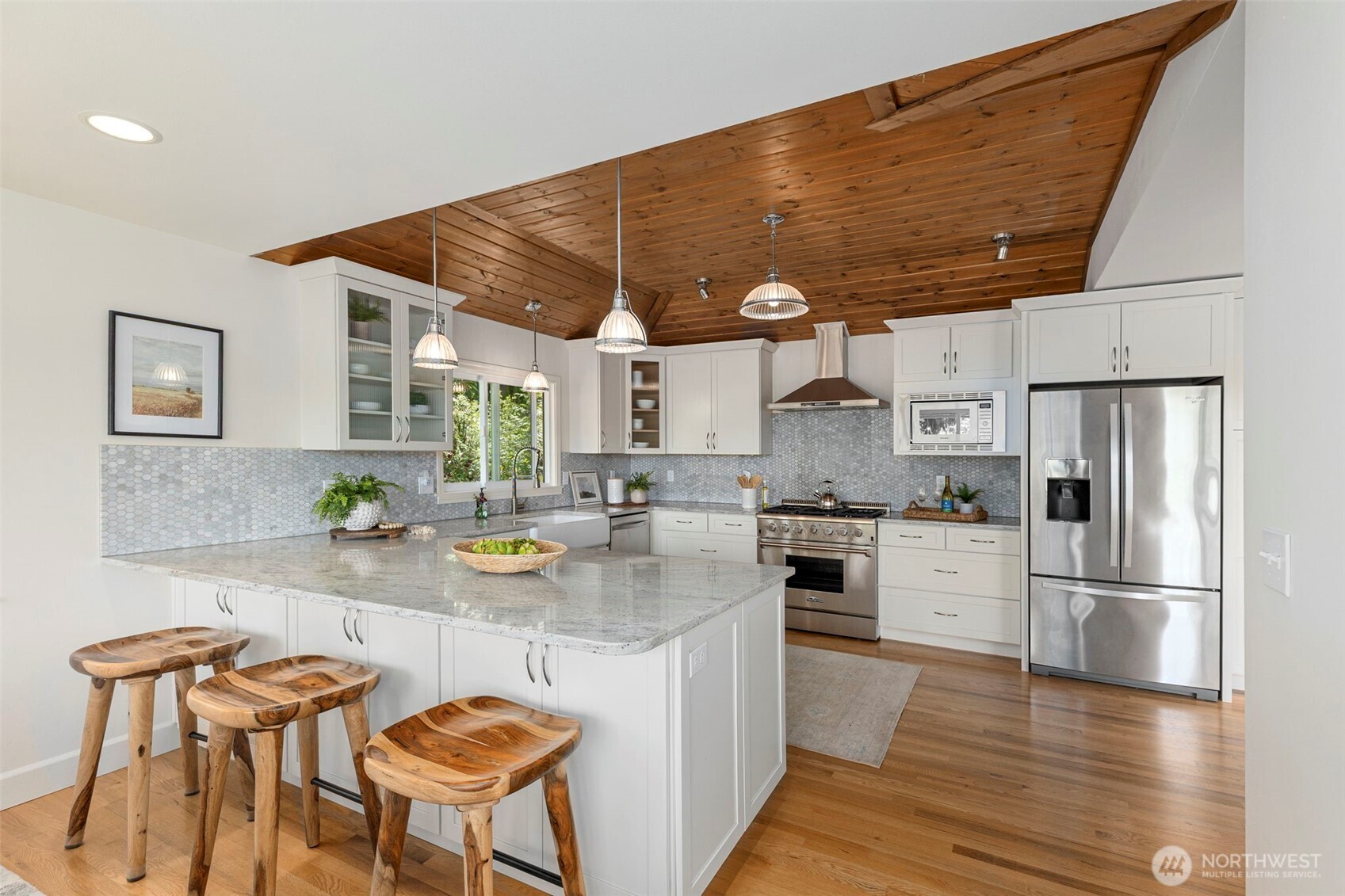 5930 Rose Loop NE, Bainbridge Island, WA 98110