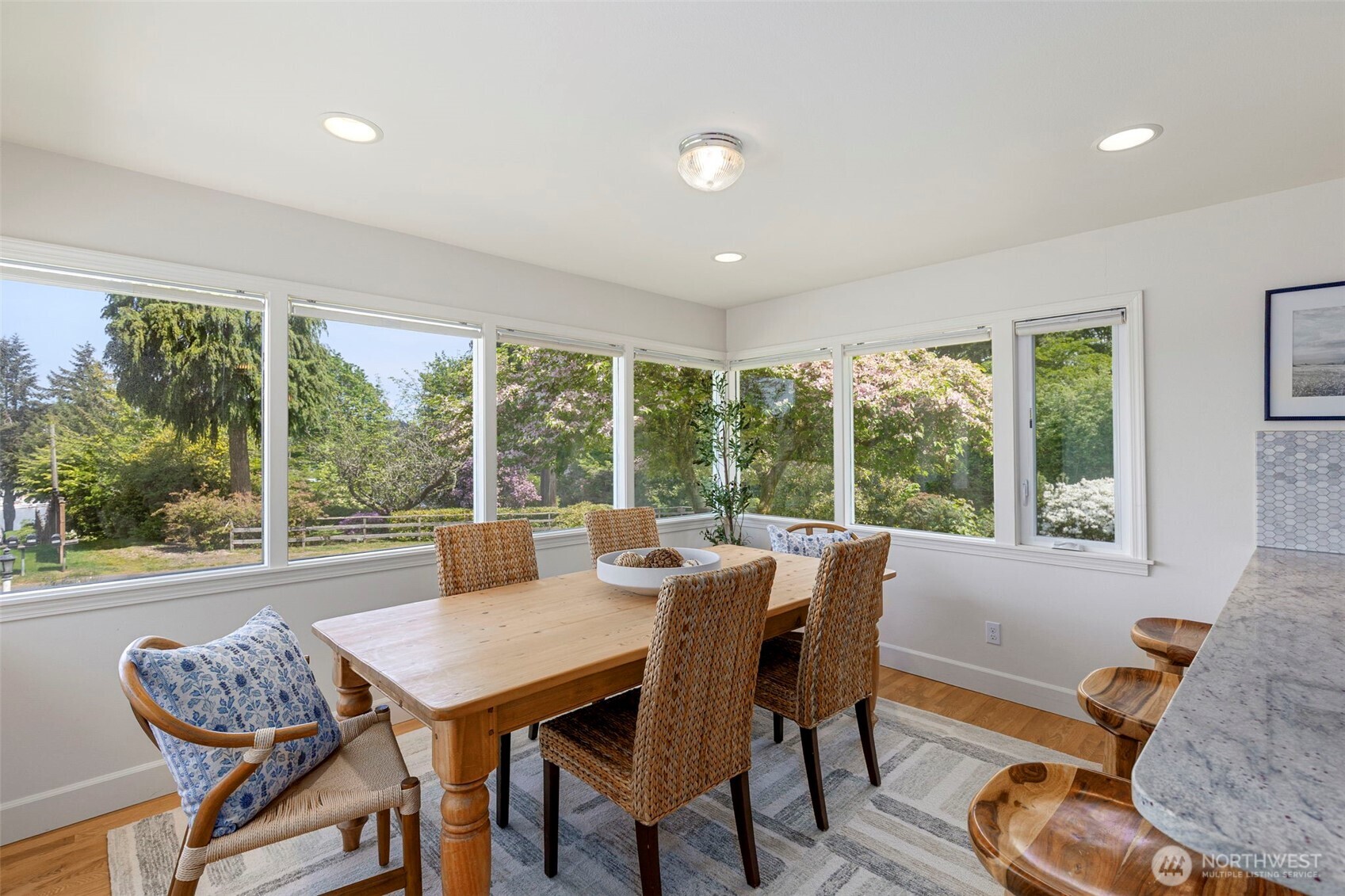 5930 Rose Loop NE, Bainbridge Island, WA 98110