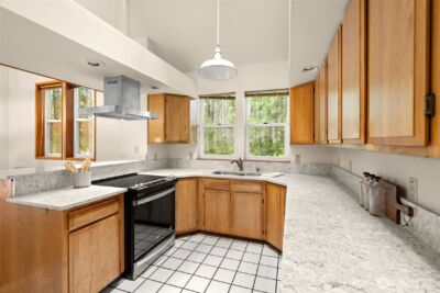 7983 NE Walden Lane , Bainbridge Island, WA 98110 - Photo 12