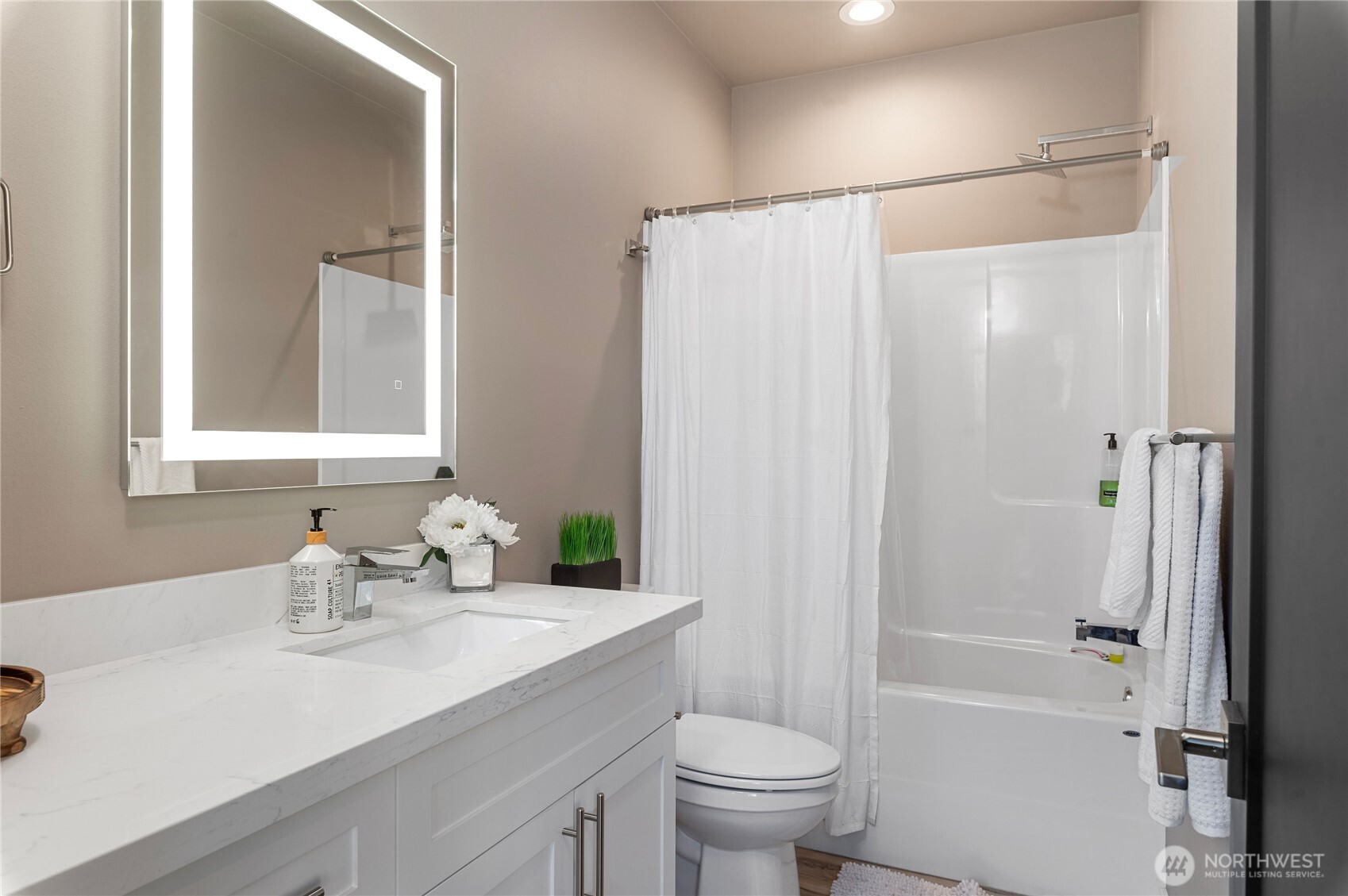 1157 Wheaton Way , Bremerton, WA 98310