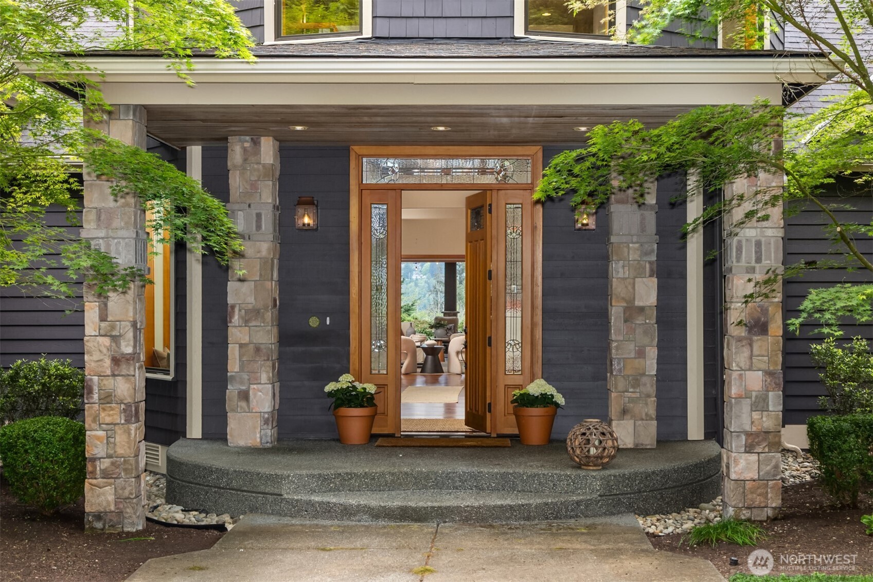 5976 NE Whitmore Way , Bainbridge Island, WA 98110