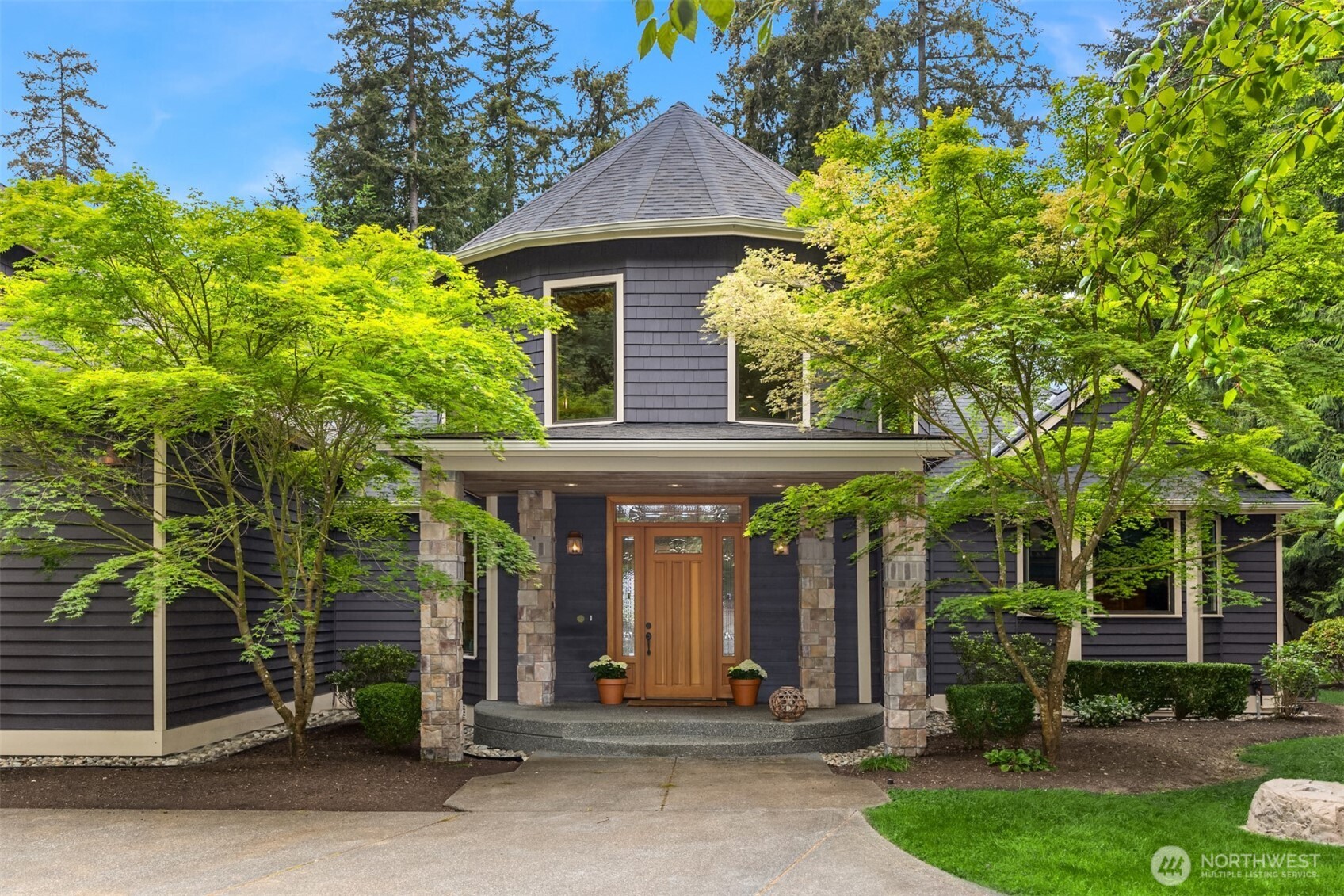 5976 NE Whitmore Way , Bainbridge Island, WA 98110