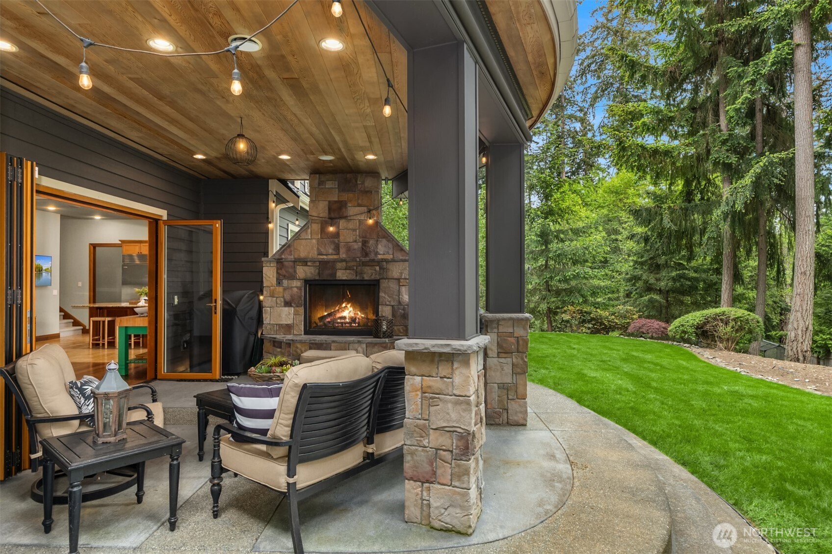 5976 NE Whitmore Way , Bainbridge Island, WA 98110