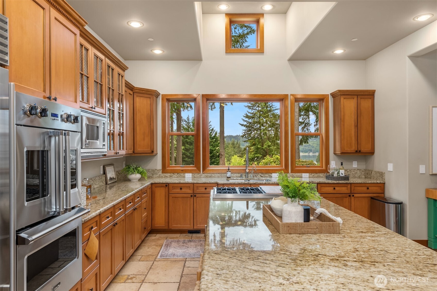 5976 NE Whitmore Way , Bainbridge Island, WA 98110