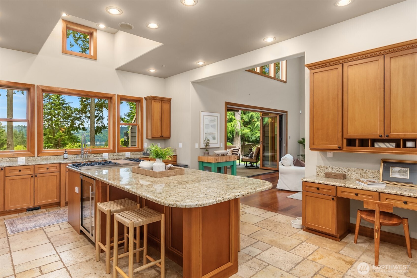 5976 NE Whitmore Way , Bainbridge Island, WA 98110