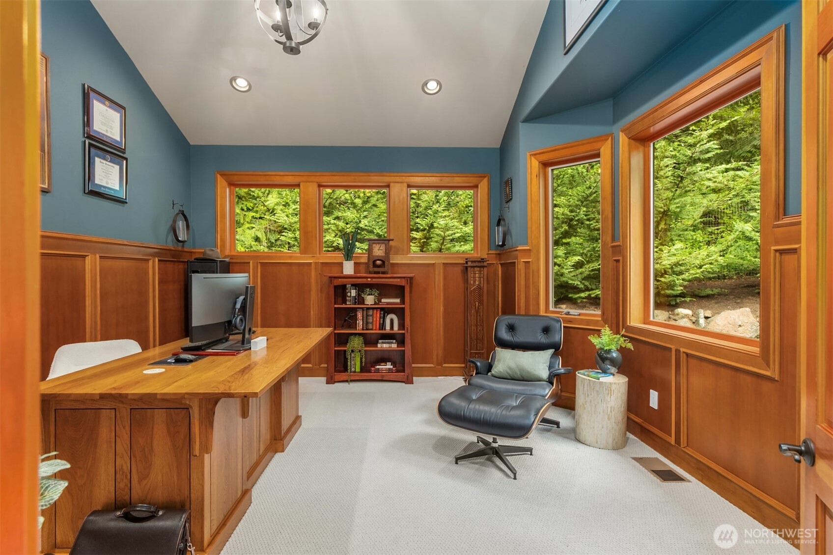5976 NE Whitmore Way , Bainbridge Island, WA 98110