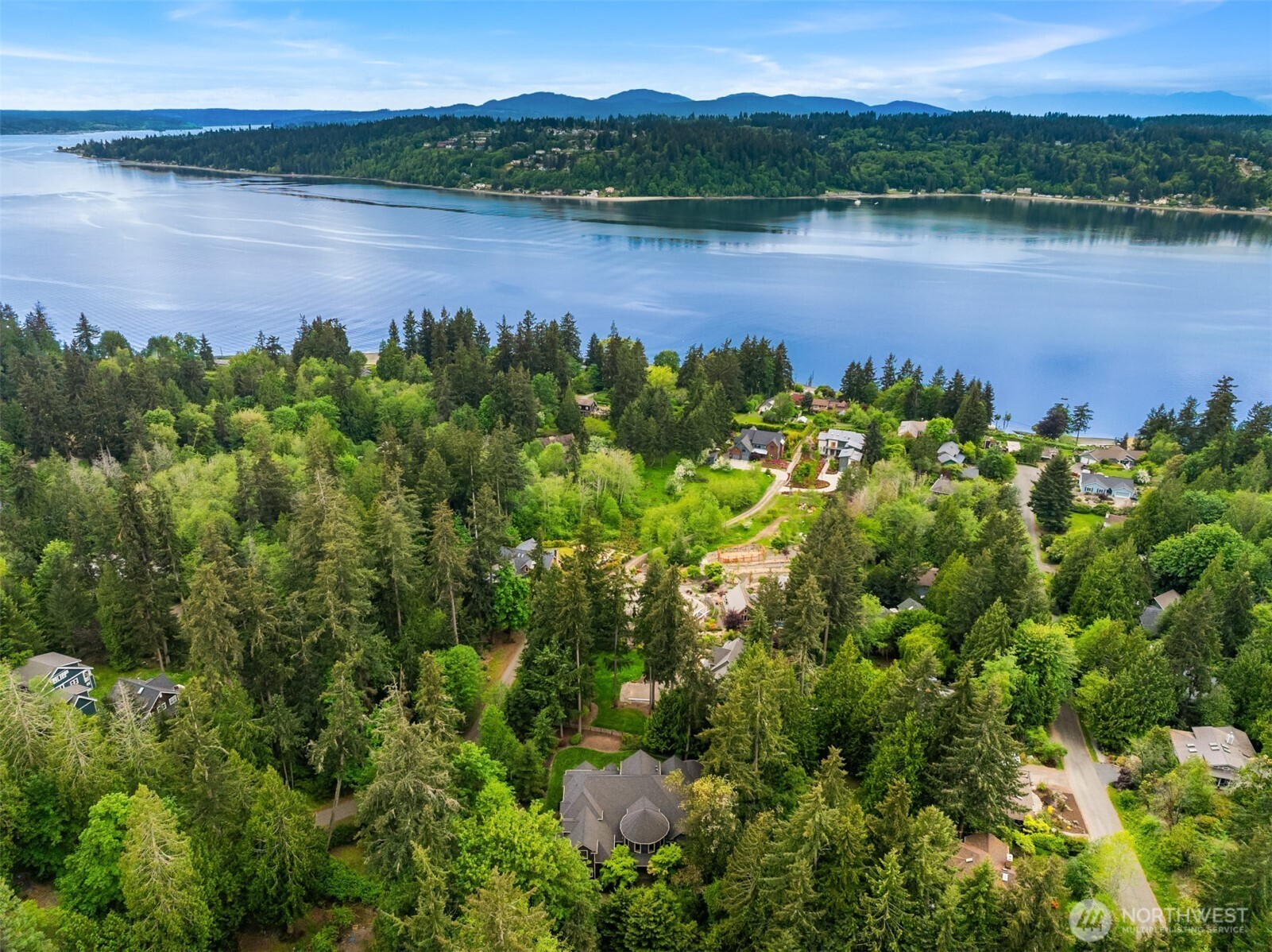 5976 NE Whitmore Way , Bainbridge Island, WA 98110