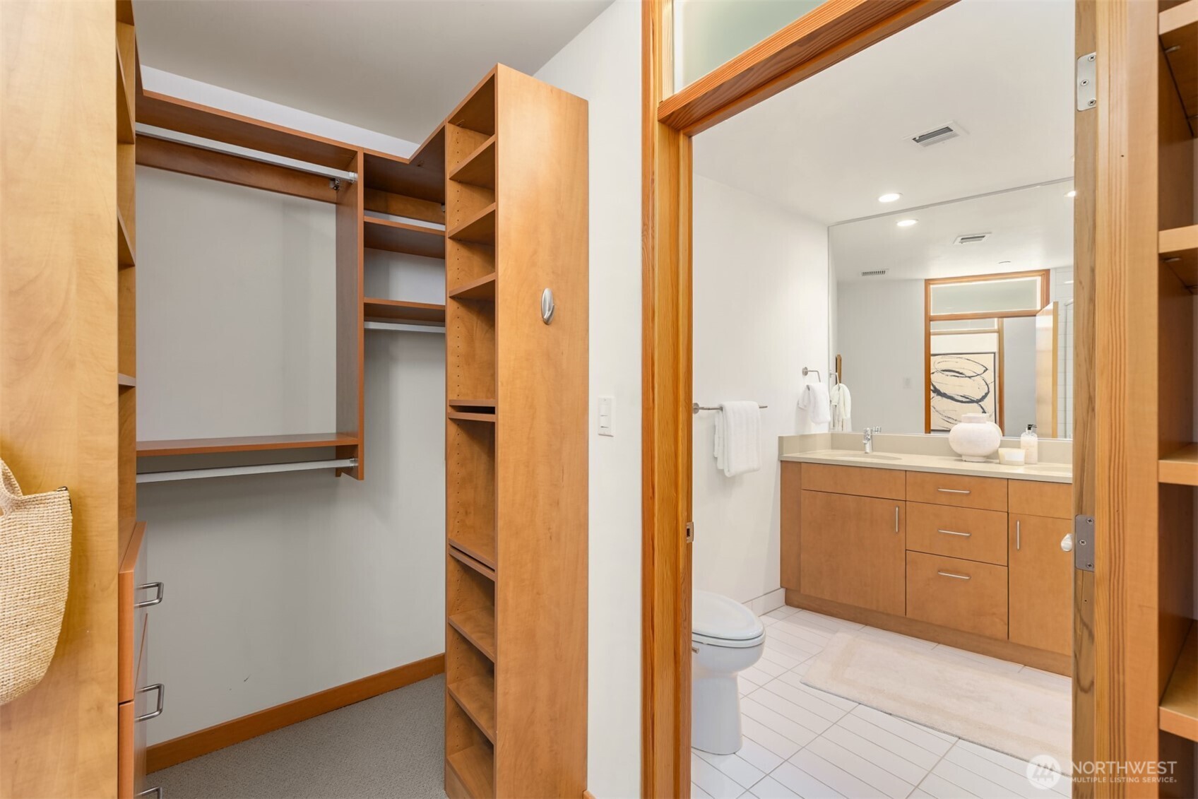 221 Wyatt Way NW #A104, Bainbridge Island, WA 98110