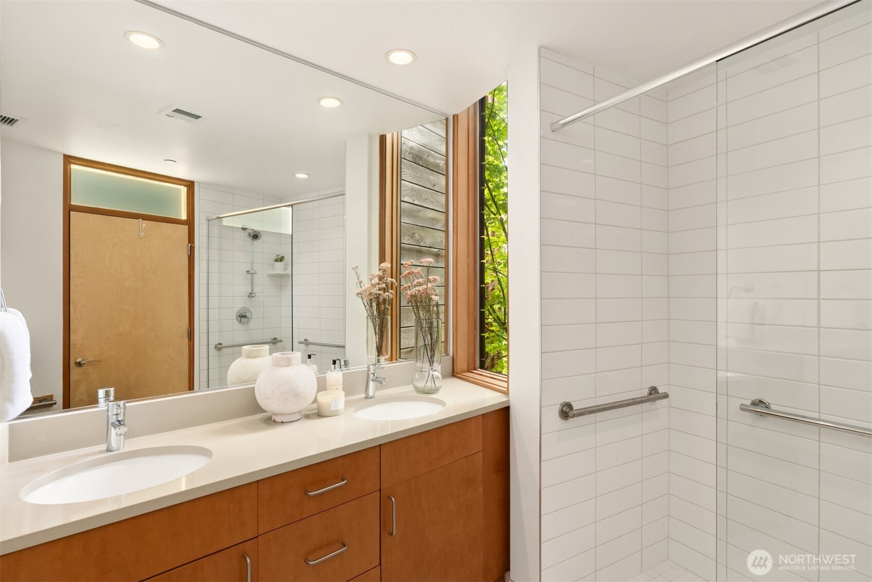 221 Wyatt Way NW #A104, Bainbridge Island, WA 98110